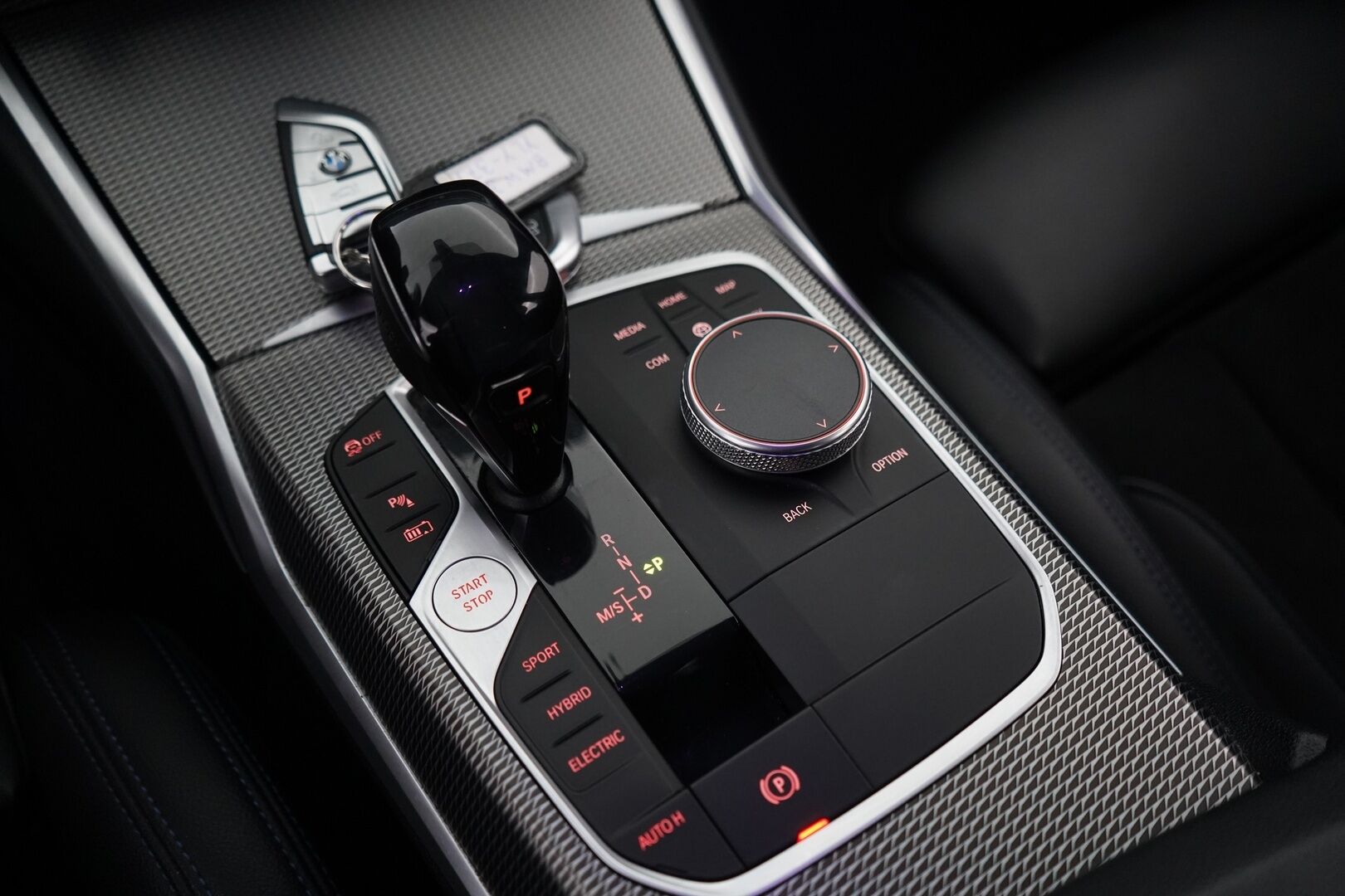 BMW 330 2020 G20 Sedan 330e iPerformance Launch Edition M Sport * Navi / Tutkat / Digimittaristo / H&K * - Kahdet OEM vanteet / Viimeisin huolto 09/2025 / Uudet kesärenkaat - HULLUT VÄLIPÄIVÄT KORKOTARJOUS 2,49%