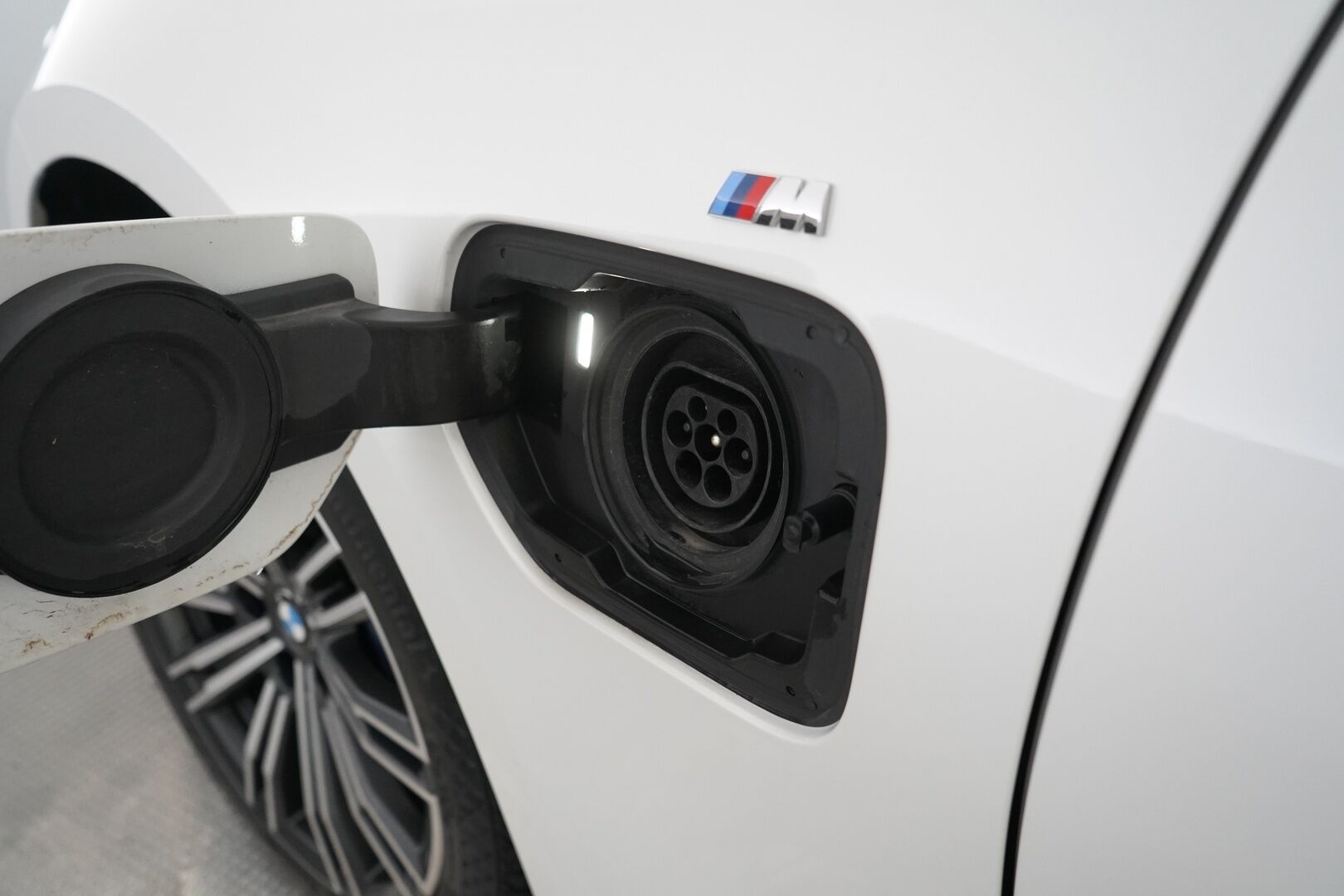 BMW 330 2020 G20 Sedan 330e iPerformance Launch Edition M Sport * Navi / Tutkat / Digimittaristo / H&K * - Kahdet OEM vanteet / Viimeisin huolto 09/2025 / Uudet kesärenkaat - HULLUT VÄLIPÄIVÄT KORKOTARJOUS 2,49%