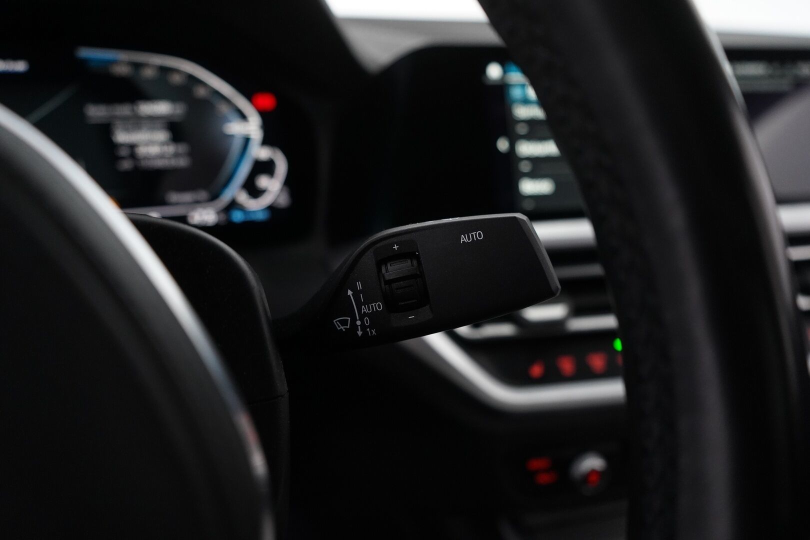 BMW 330 2020 G20 Sedan 330e iPerformance Launch Edition M Sport * Navi / Tutkat / Digimittaristo / H&K * - Kahdet OEM vanteet / Viimeisin huolto 09/2025 / Uudet kesärenkaat