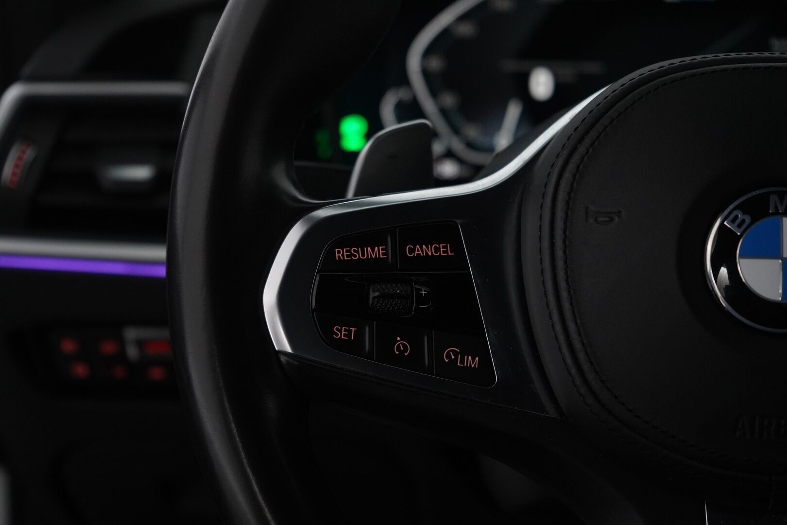 BMW 330 2020 G20 Sedan 330e iPerformance Launch Edition M Sport * Navi / Tutkat / Digimittaristo / H&K * - Kahdet OEM vanteet / Viimeisin huolto 09/2025 / Uudet kesärenkaat