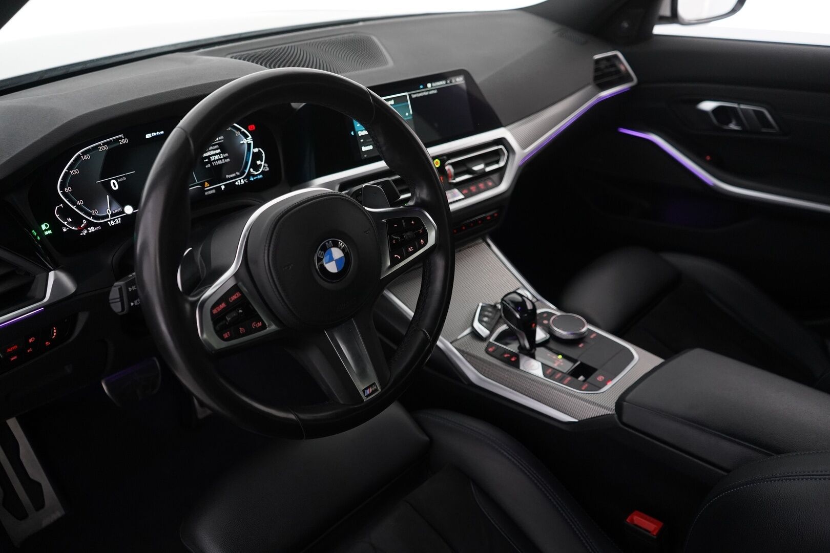 BMW 330 2020 G20 Sedan 330e iPerformance Launch Edition M Sport * Navi / Tutkat / Digimittaristo / H&K * - Kahdet OEM vanteet / Viimeisin huolto 09/2025 / Uudet kesärenkaat - HULLUT VÄLIPÄIVÄT KORKOTARJOUS 2,49%