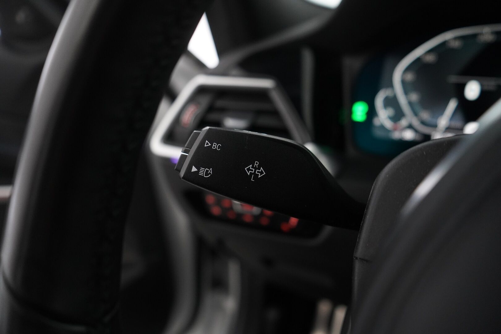 BMW 330 2020 G20 Sedan 330e iPerformance Launch Edition M Sport * Navi / Tutkat / Digimittaristo / H&K * - Kahdet OEM vanteet / Viimeisin huolto 09/2025 / Uudet kesärenkaat