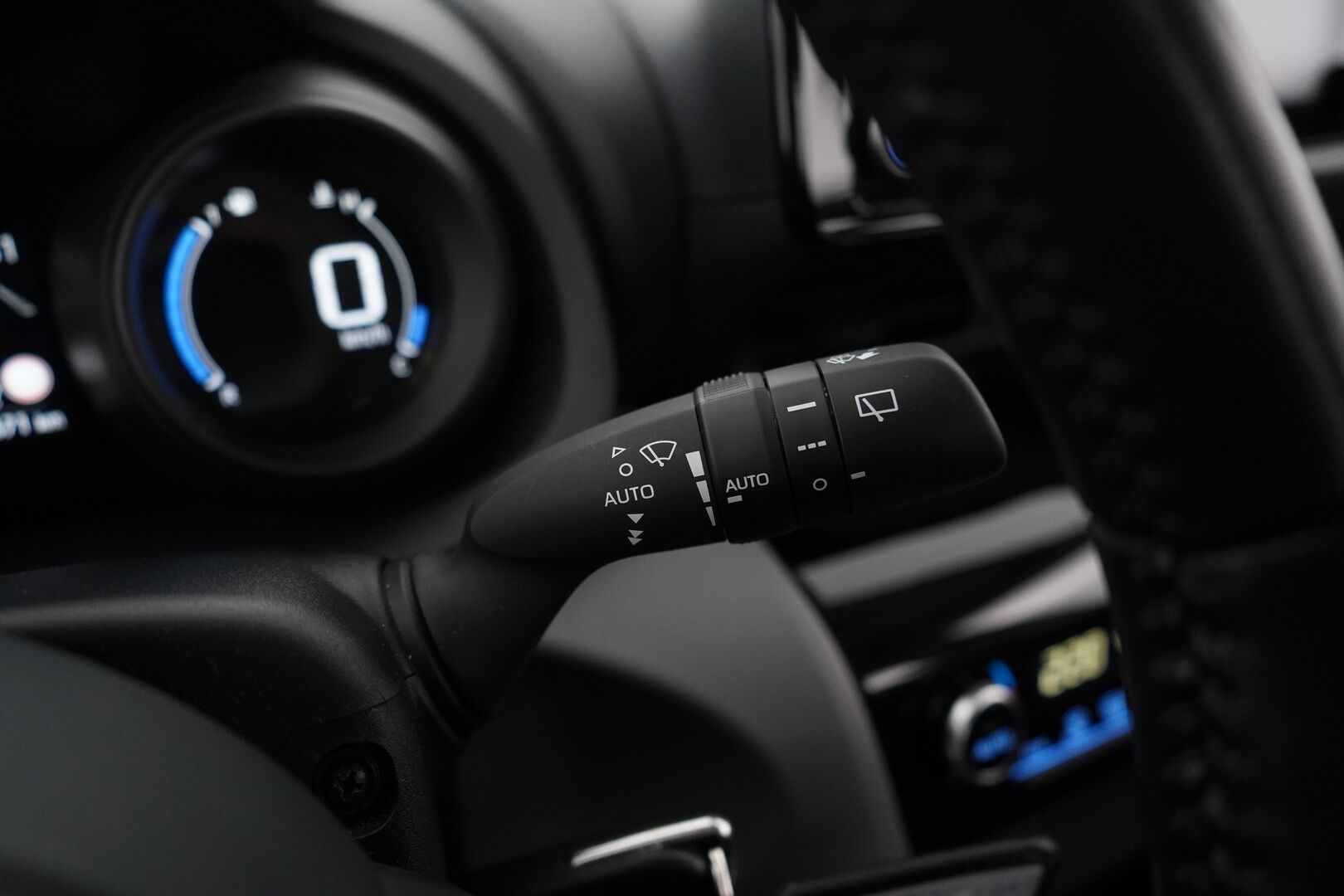 Toyota Yaris Cross 2022 1,5 Hybrid AWD-i Active Business * ACC / Kamera / Koukku / Lohko / Ratinlämmitin * - Kahdet renkaat / Viimeisin huolto 5 / 25 / Neliveto 