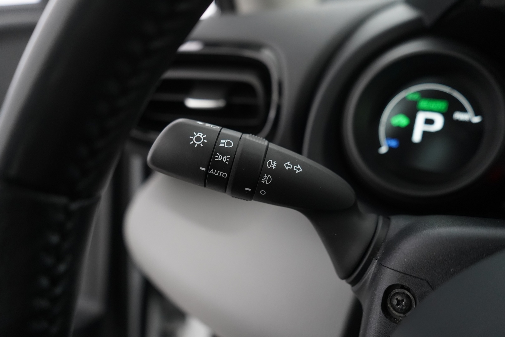 Toyota Yaris Cross 2022 1,5 Hybrid AWD-i Active Business * ACC / Kamera / Koukku / Lohko / Ratinlämmitin * - Kahdet renkaat / Viimeisin huolto 5 / 25 / Neliveto 