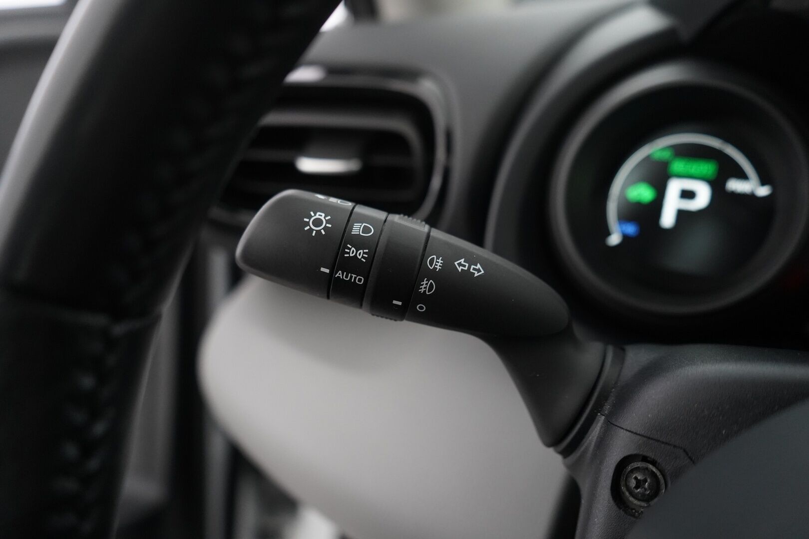 Toyota Yaris Cross 2022 1,5 Hybrid AWD-i Active Business * ACC / Kamera / Koukku / Lohko / Ratinlämmitin * - Kahdet renkaat alumiinivantein / Viimeisin huolto 5.25 / Neliveto 