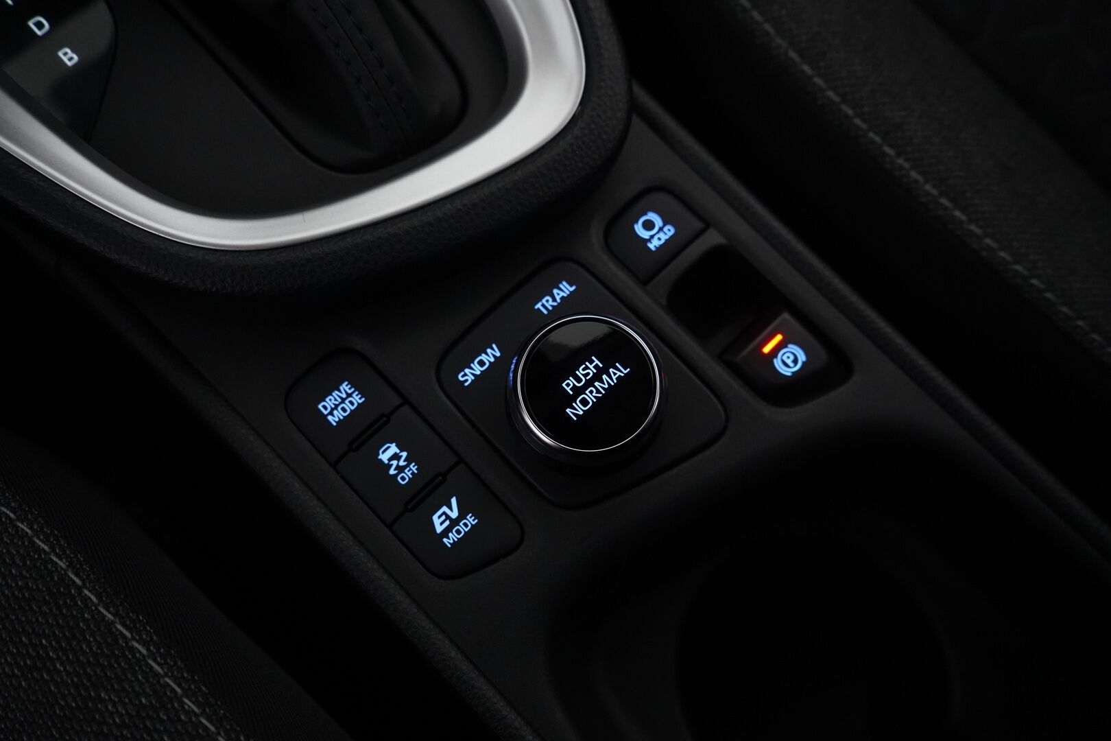 Toyota Yaris Cross 2022 1,5 Hybrid AWD-i Active Business * ACC / Kamera / Koukku / Lohko / Ratinlämmitin * - Kahdet renkaat / Viimeisin huolto 5 / 25 / Neliveto 