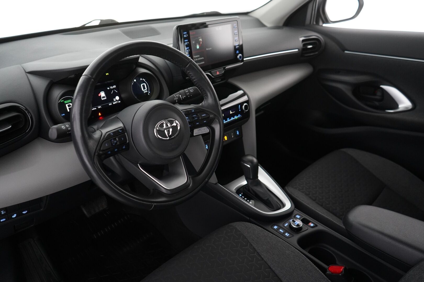 Toyota Yaris Cross 2022 1,5 Hybrid AWD-i Active Business * ACC / Kamera / Koukku / Lohko / Ratinlämmitin * - Kahdet renkaat alumiinivantein / Viimeisin huolto 5.25 / Neliveto 