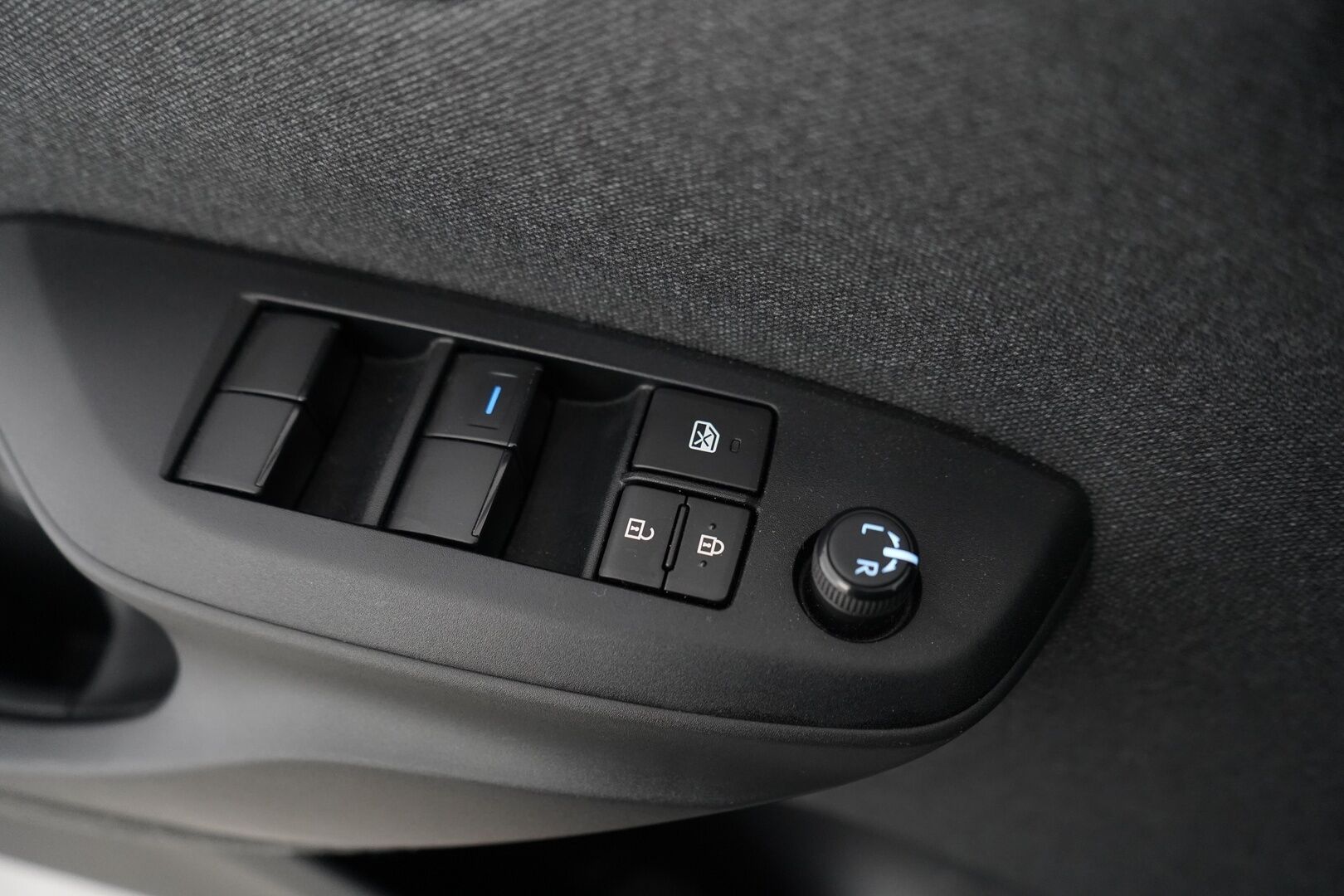 Toyota Yaris Cross 2022 1,5 Hybrid AWD-i Active Business * ACC / Kamera / Koukku / Lohko / Ratinlämmitin * - Kahdet renkaat alumiinivantein / Viimeisin huolto 5.25 / Neliveto 
