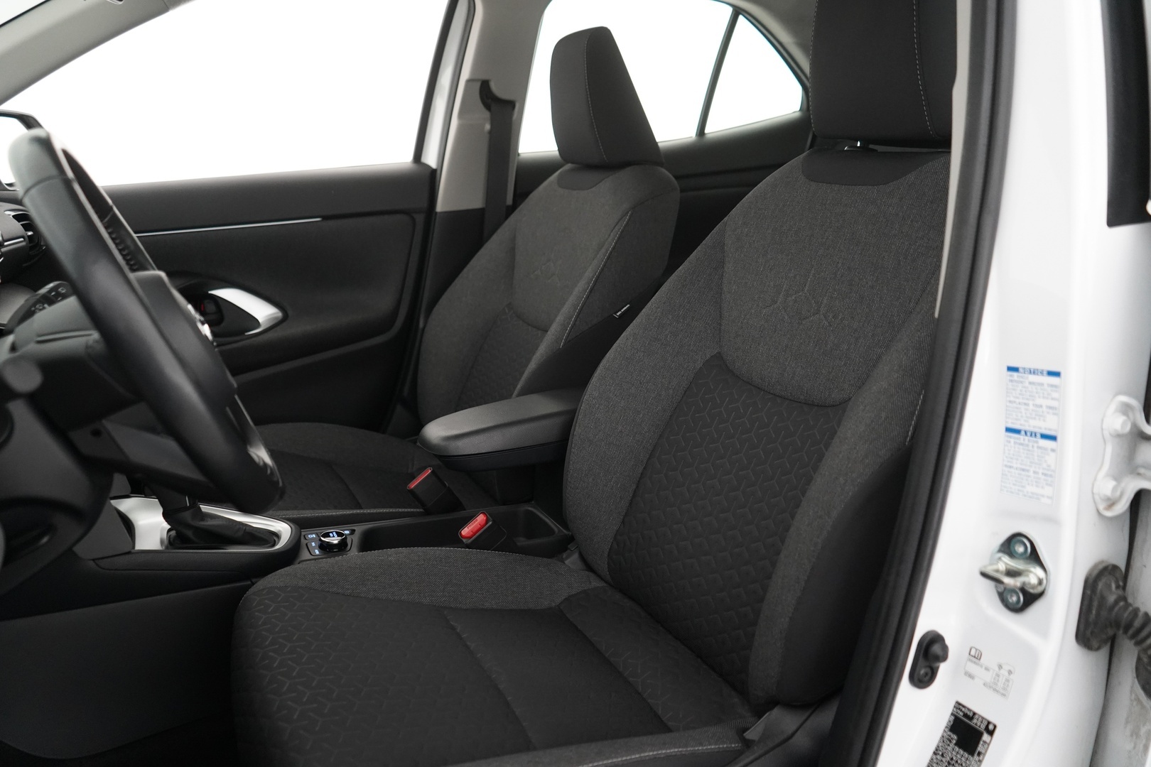 Toyota Yaris Cross 2022 1,5 Hybrid AWD-i Active Business * ACC / Kamera / Koukku / Lohko / Ratinlämmitin * - Kahdet renkaat / Viimeisin huolto 5 / 25 / Neliveto 