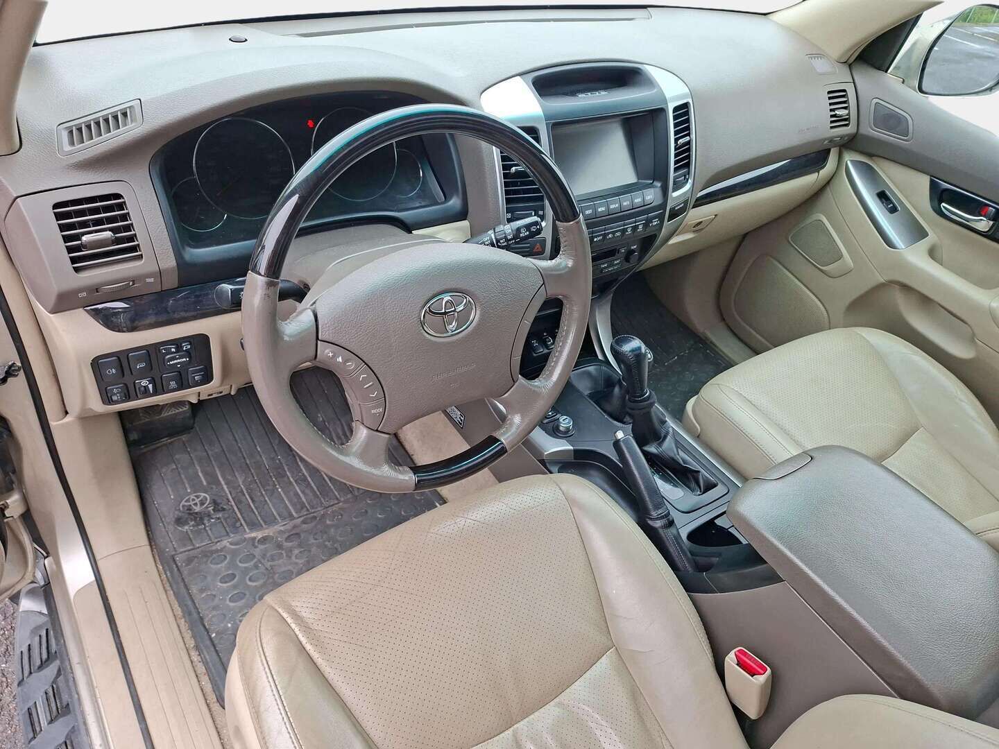 Toyota Land Cruiser 2009 LAND CRUISER Monikäyttöajoneuvo (AF) 5ov 2980cm3 A - | 8-Paikkanen | Koukku | Lasikattoluukku| Peruutuskamera | Ilma-alusta | 2x Renkaat |