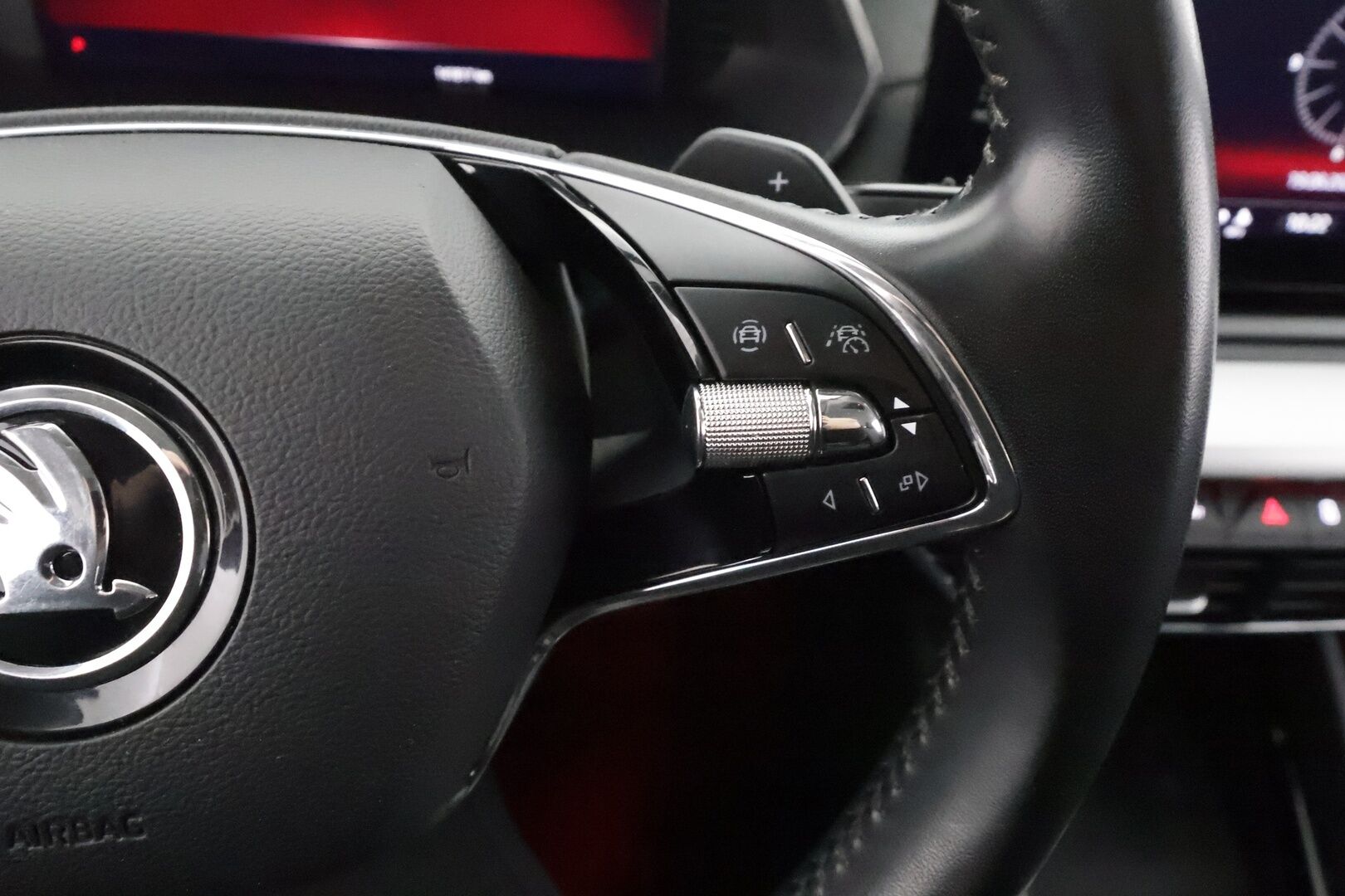 Skoda Octavia 2023 Combi 1.5 TSI Style eTEC DSG Autom. - | ACC | Webasto | Matrix | P.kamera | Keyless | Travel Assist | Side Assist | Apple & Android | Lämm. ratti | Sähk. takaluukku | Ambient light |
