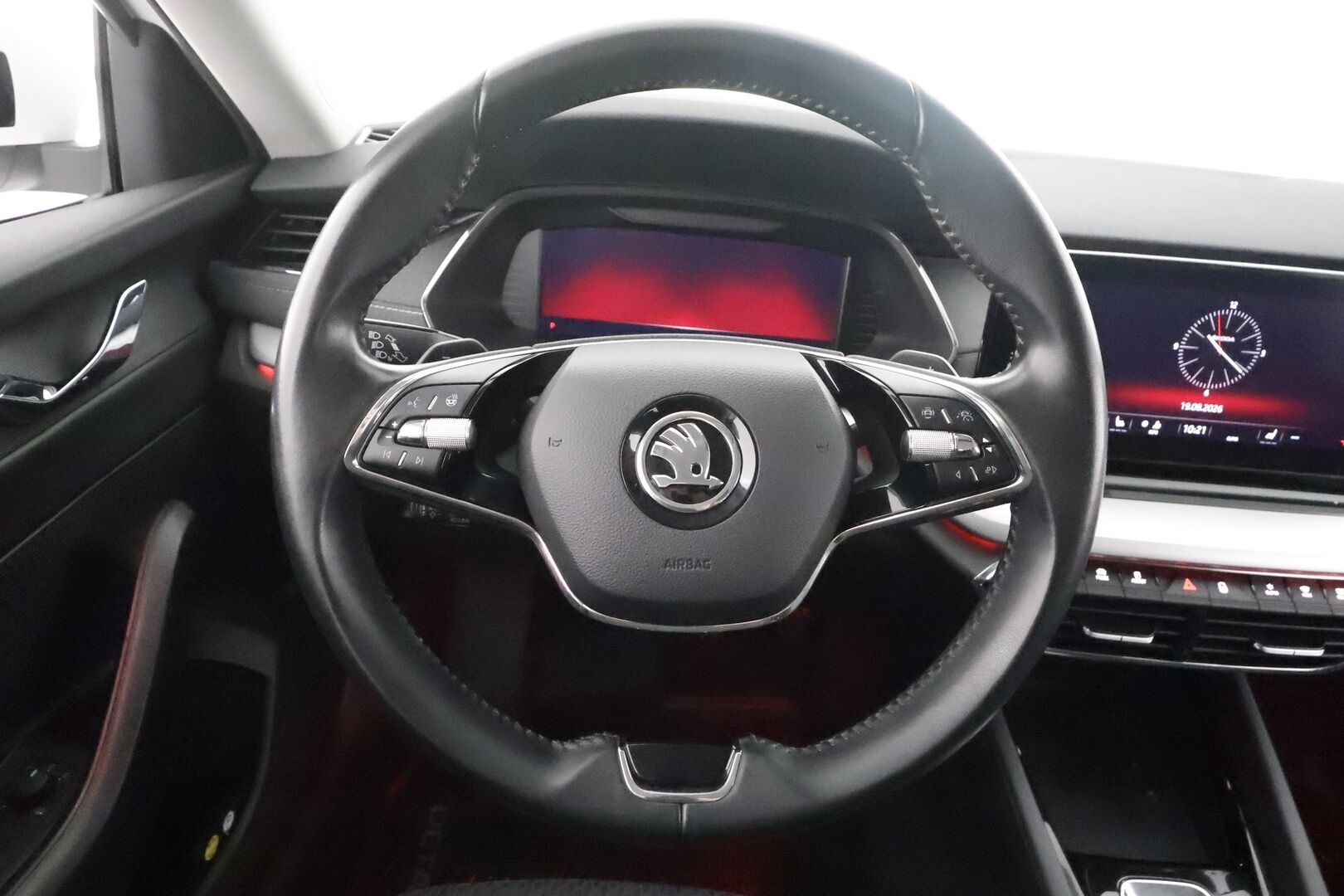 Skoda Octavia 2023 Combi 1.5 TSI Style eTEC DSG Autom. - | ACC | Webasto | Matrix | P.kamera | Keyless | Travel Assist | Side Assist | Apple & Android | Lämm. ratti | Sähk. takaluukku | Ambient light |