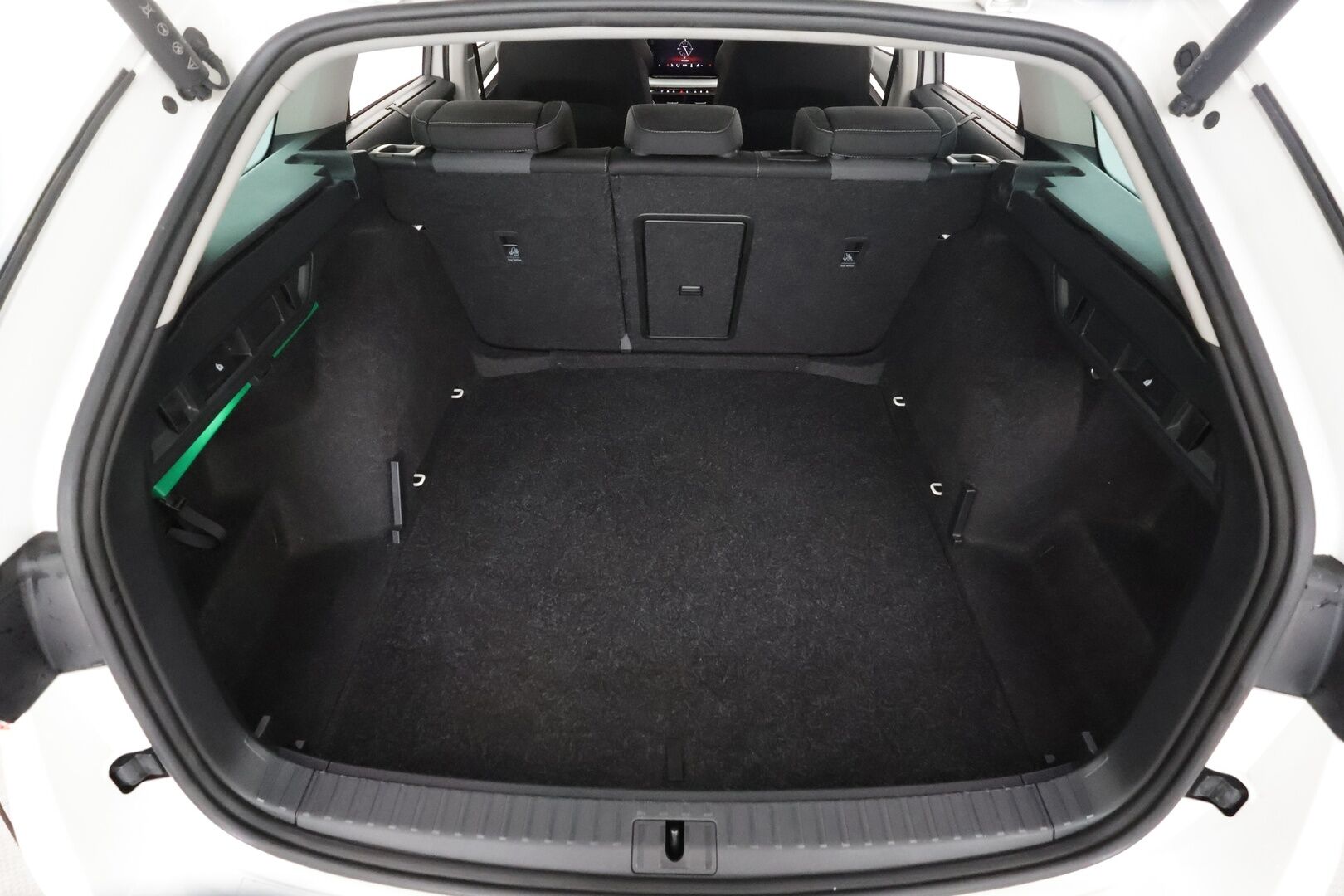Skoda Octavia 2023 Combi 1.5 TSI Style eTEC DSG Autom. - | ACC | Webasto | Matrix | P.kamera | Keyless | Travel Assist | Side Assist | Apple & Android | Lämm. ratti | Sähk. takaluukku | Ambient light |