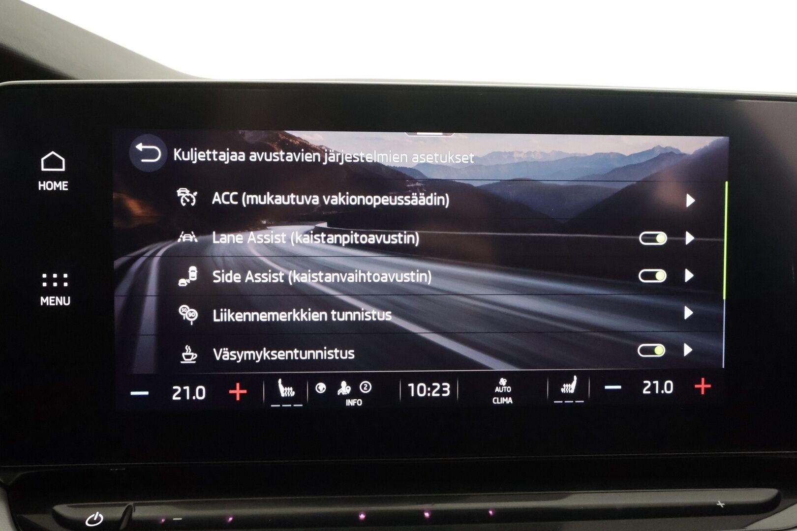 Skoda Octavia 2023 Combi 1.5 TSI Style eTEC DSG Autom. - | ACC | Webasto | Matrix | P.kamera | Keyless | Travel Assist | Side Assist | Apple & Android | Lämm. ratti | Sähk. takaluukku | Ambient light |