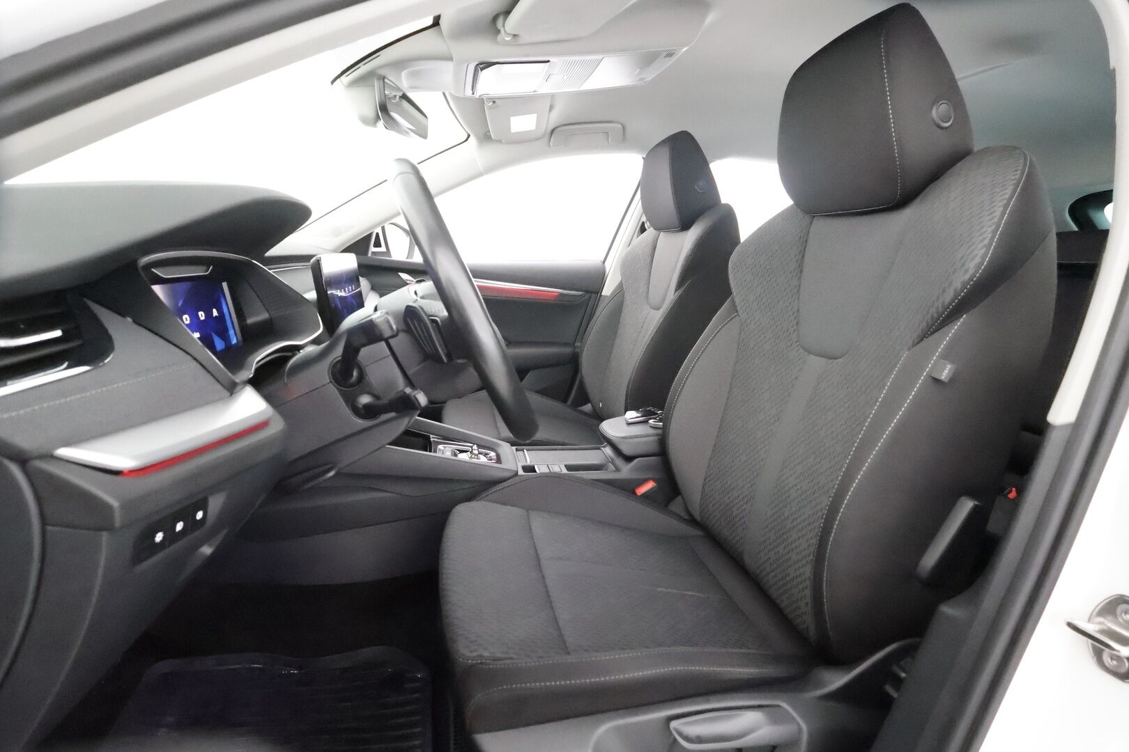 Skoda Octavia 2023 Combi 1.5 TSI Style eTEC DSG Autom. - | ACC | Webasto | Matrix | P.kamera | Keyless | Travel Assist | Side Assist | Apple & Android | Lämm. ratti | Sähk. takaluukku | Ambient light |