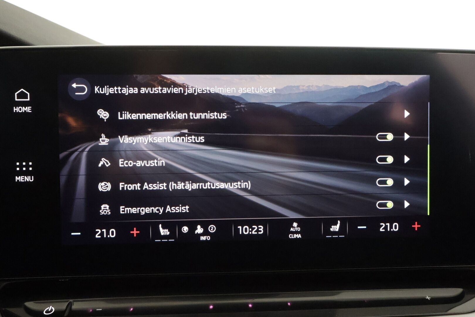 Skoda Octavia 2023 Combi 1.5 TSI Style eTEC DSG Autom. - | ACC | Webasto | Matrix | P.kamera | Keyless | Travel Assist | Side Assist | Apple & Android | Lämm. ratti | Sähk. takaluukku | Ambient light |