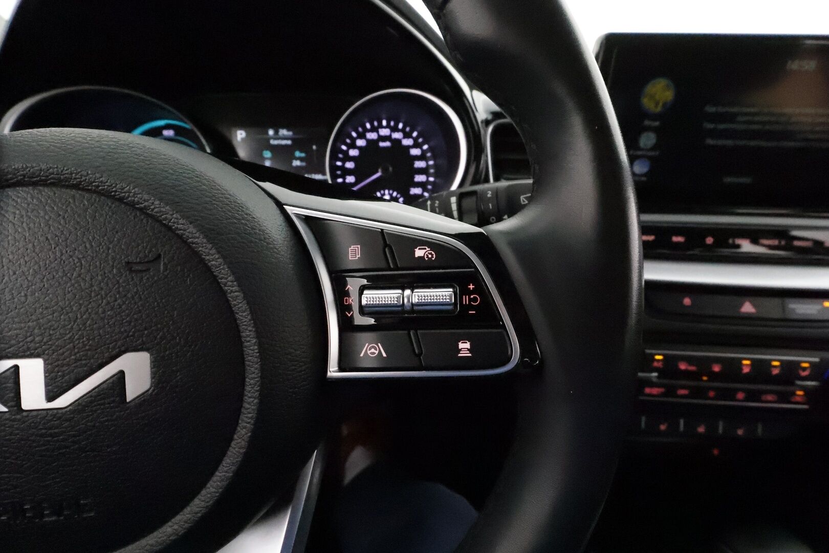 Kia XCeed 2023 1,6 GDI Plug-In Hybrid Business Premium DCT **ACC / P.kamera / Lohkolämmitin / Navi / LED / Puolinahat** - 1.Om Suomi-auto / Kahdet renkaat aluvanteilla