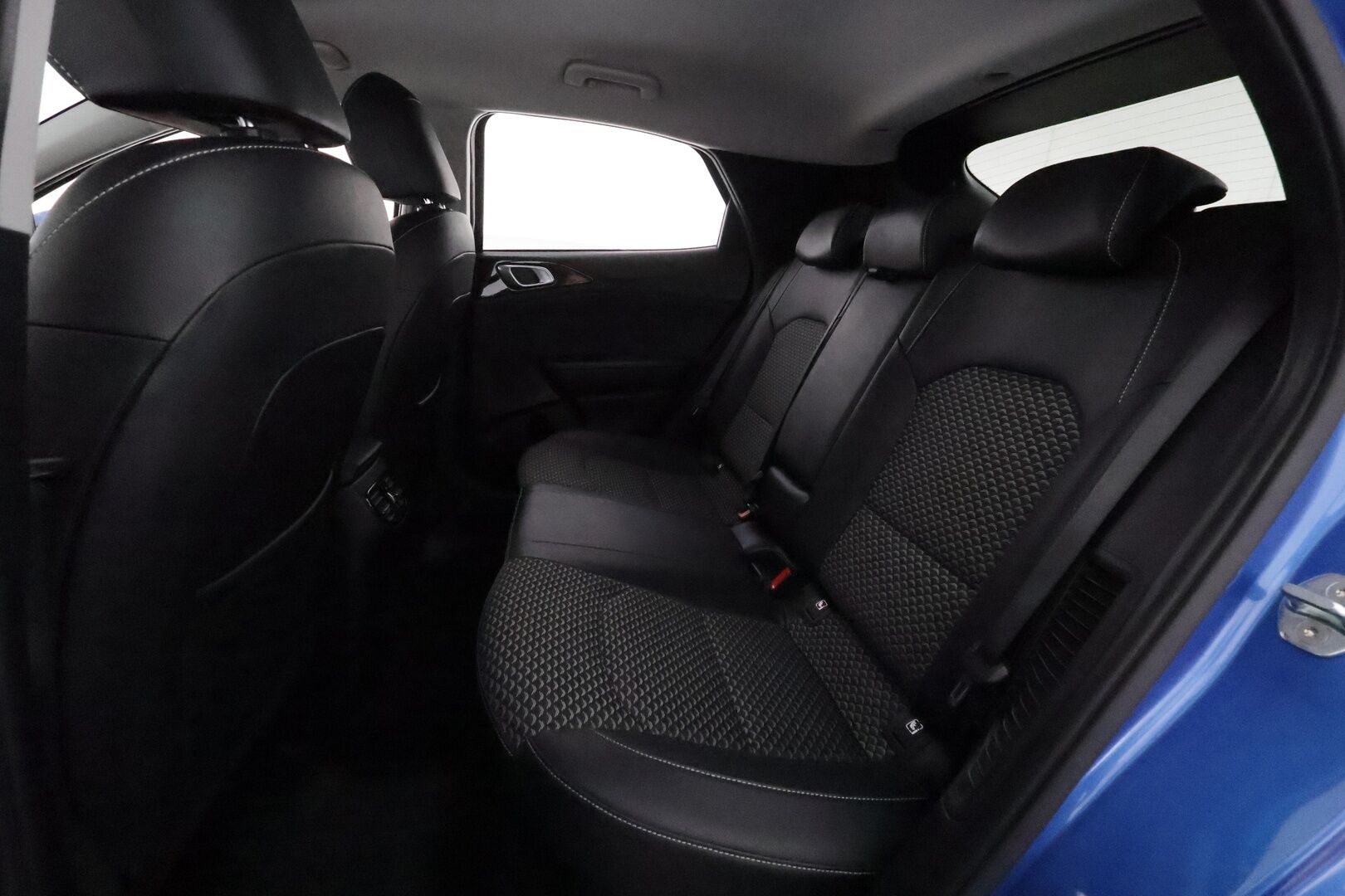Kia XCeed 2023 1,6 GDI Plug-In Hybrid Business Premium DCT **ACC / P.kamera / Lohkolämmitin / Navi / LED / Puolinahat** - 1.Om Suomi-auto / Kahdet renkaat aluvanteilla