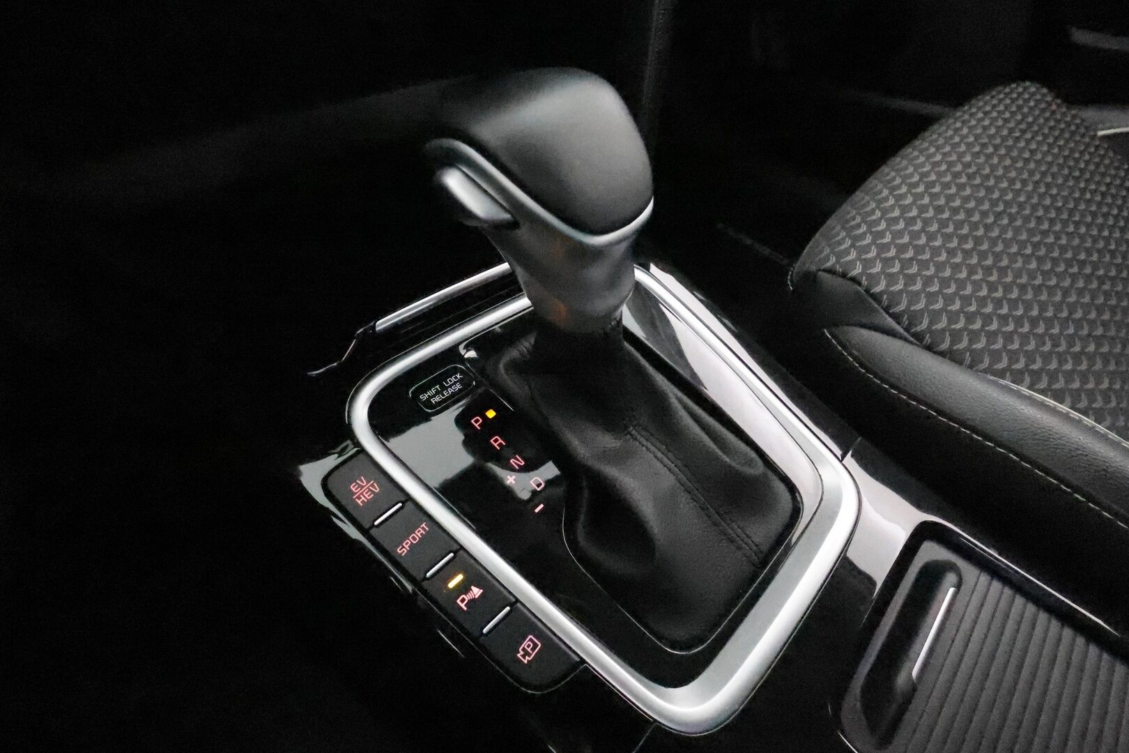 Kia XCeed 2023 1,6 GDI Plug-In Hybrid Business Premium DCT **ACC / P.kamera / Lohkolämmitin / Navi / LED / Puolinahat** - 1.Om Suomi-auto / Kahdet renkaat aluvanteilla