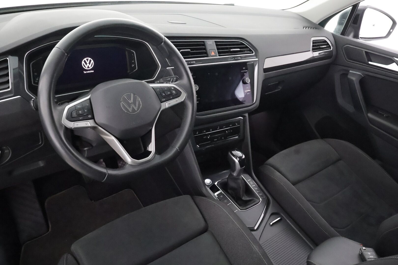 Volkswagen Tiguan 2023 1.5 TSI Style Business Limited 110kW  DSG - KATSO MIHIN HINTAAN! | ACC | Matrix-LED | Webasto | Peruutuskamera | Hierovat sporttipenkit | Keyless | 1.Om Suomi-auto | Kahdet Renkaat | Huippuvarusteet