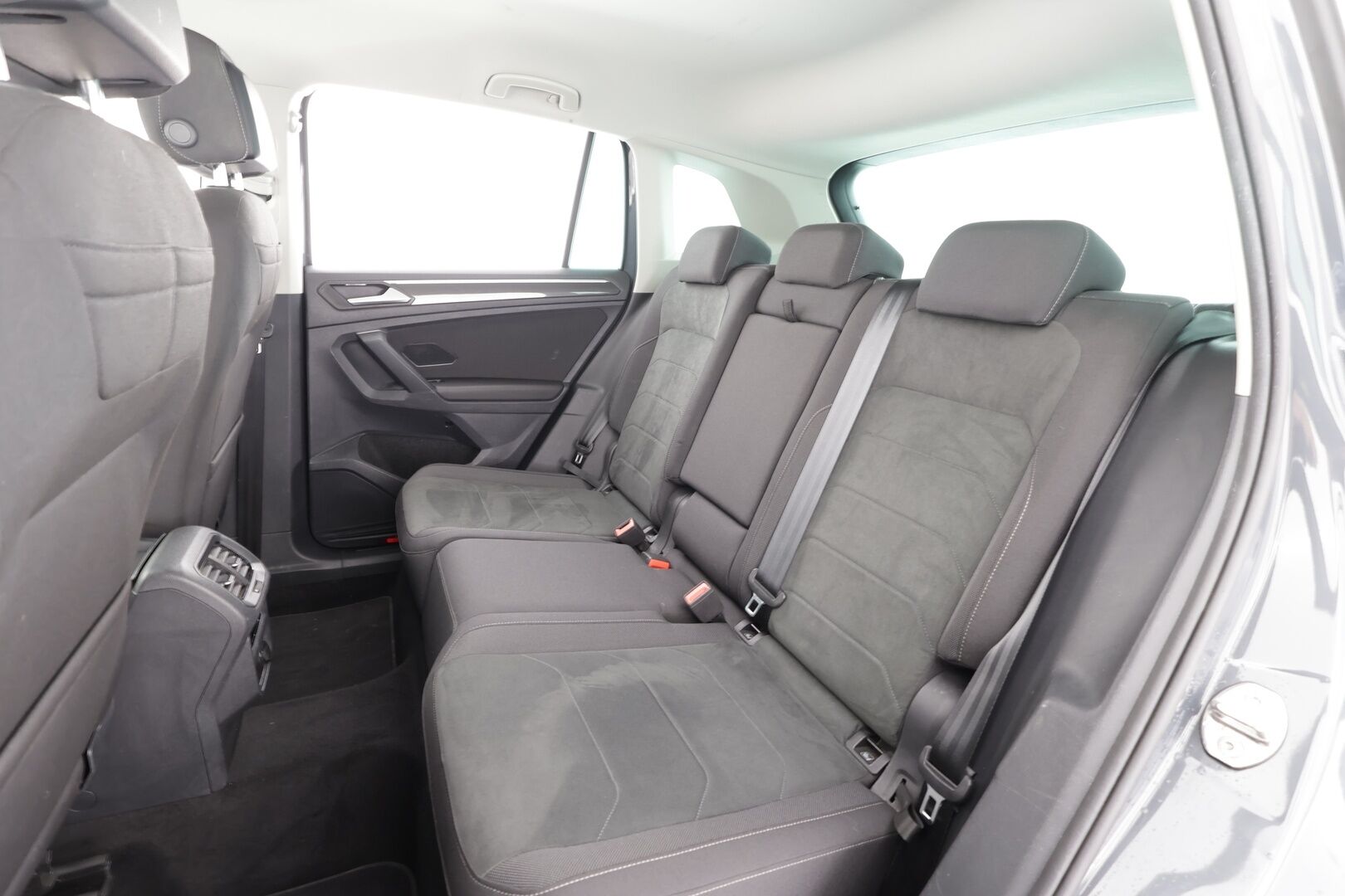 Volkswagen Tiguan 2023 Style Business Limited 1,5 TSI 110 kW DSG * ACC / Matrix-LED / Webasto / P.kamera / Hierovat sporttipenkit / Keyless * - 1.Om Suomi-auto / Kahdet Renkaat