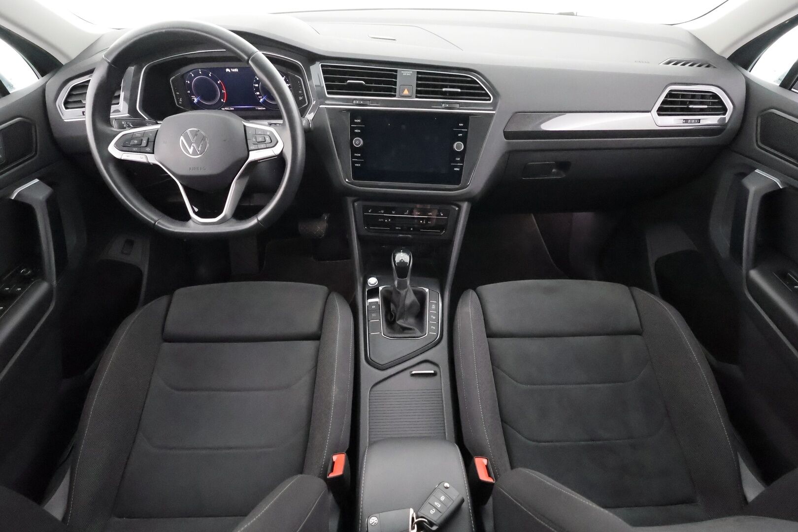 Volkswagen Tiguan 2023 Style Business Limited 1,5 TSI 110 kW DSG * ACC / Matrix-LED / Webasto / P.kamera / Hierovat sporttipenkit / Keyless * - 1.Om Suomi-auto / Kahdet Renkaat