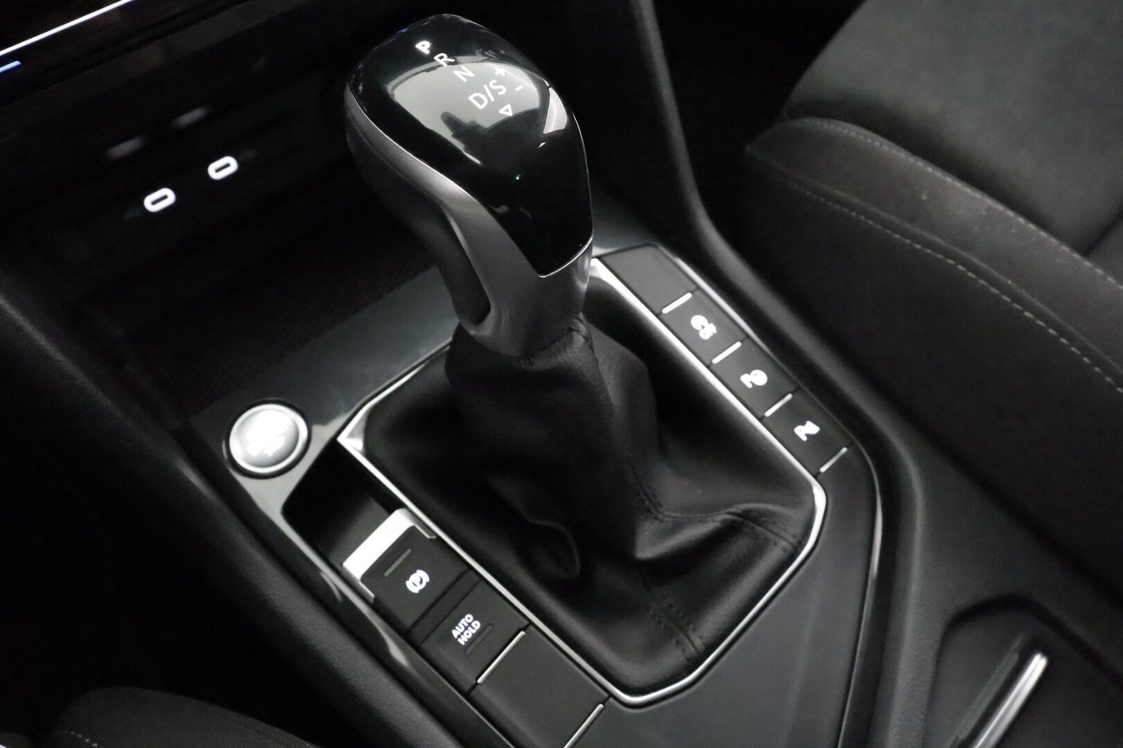 Volkswagen Tiguan 2023 1.5 TSI Style Business Limited 110kW  DSG - KATSO MIHIN HINTAAN! | ACC | Matrix-LED | Webasto | Peruutuskamera | Hierovat sporttipenkit | Keyless | 1.Om Suomi-auto | Kahdet Renkaat | Huippuvarusteet