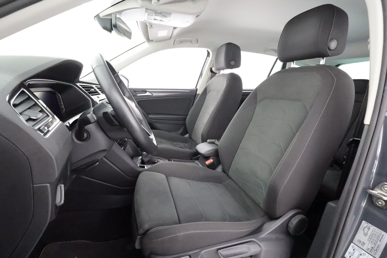 Volkswagen Tiguan 2023 Style Business Limited 1,5 TSI 110 kW DSG * ACC / Matrix-LED / Webasto / P.kamera / Hierovat sporttipenkit / Keyless * - 1.Om Suomi-auto / Kahdet Renkaat / Huippuvarusteet - HULLUT AVAJAISHULINAT KORKOTARJOUS 3,29 %