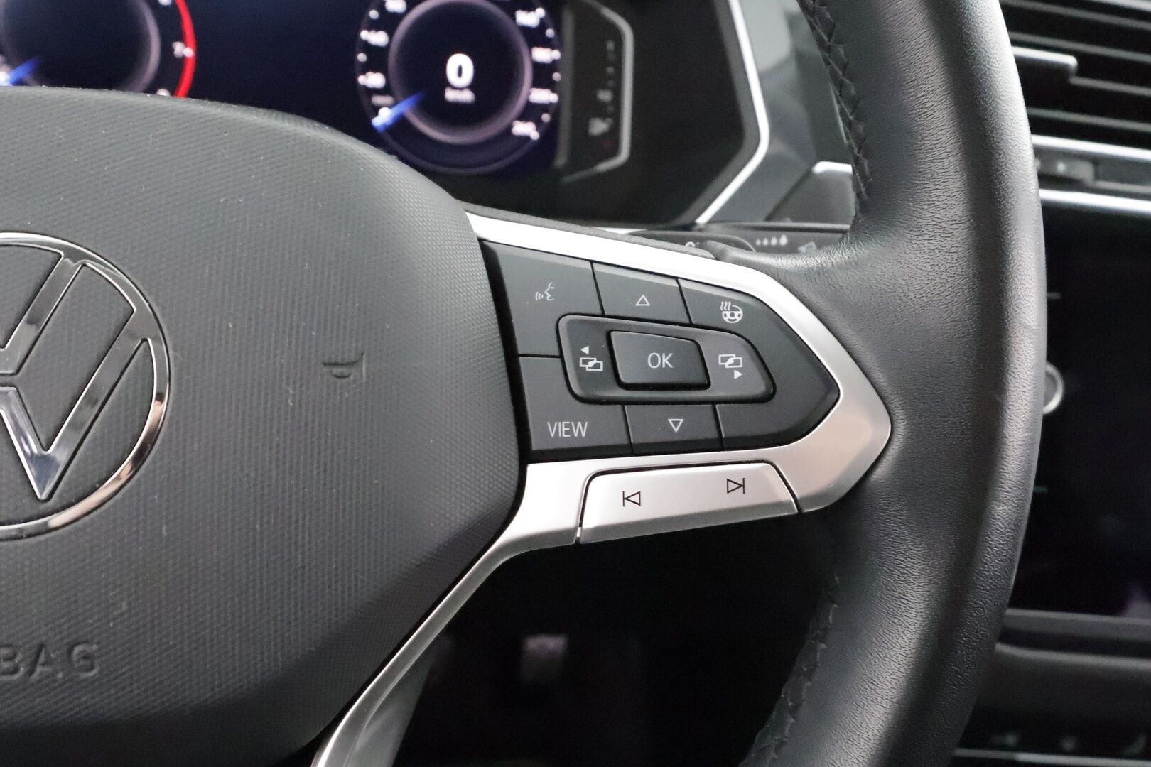 Volkswagen Tiguan 2023 Style Business Limited 1,5 TSI 110 kW DSG * ACC / Matrix-LED / Webasto / P.kamera / Hierovat sporttipenkit / Keyless * - 1.Om Suomi-auto / Kahdet Renkaat