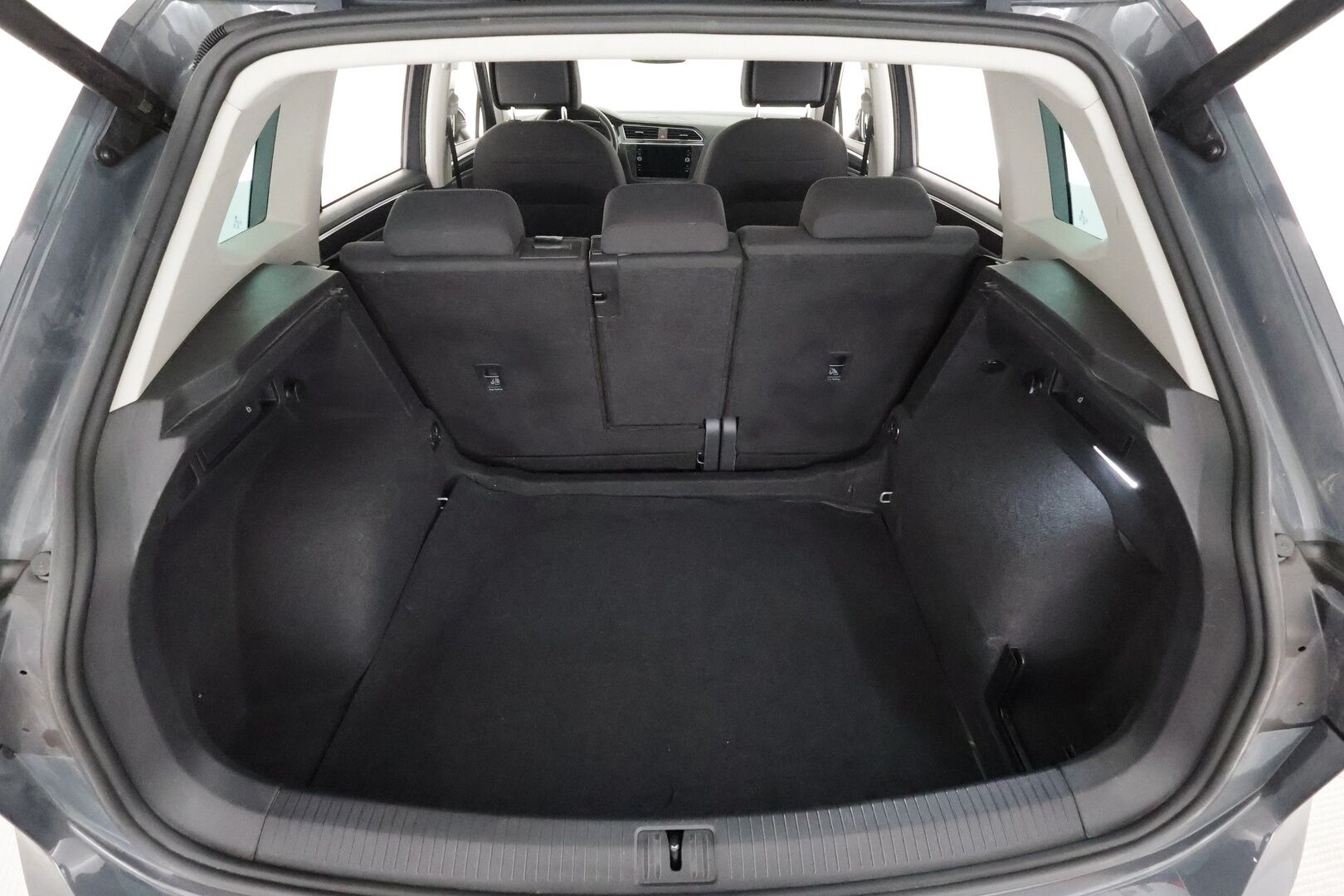 Volkswagen Tiguan 2023 Style Business Limited 1,5 TSI 110 kW DSG * ACC / Matrix-LED / Webasto / P.kamera / Hierovat sporttipenkit / Keyless * - 1.Om Suomi-auto / Kahdet Renkaat