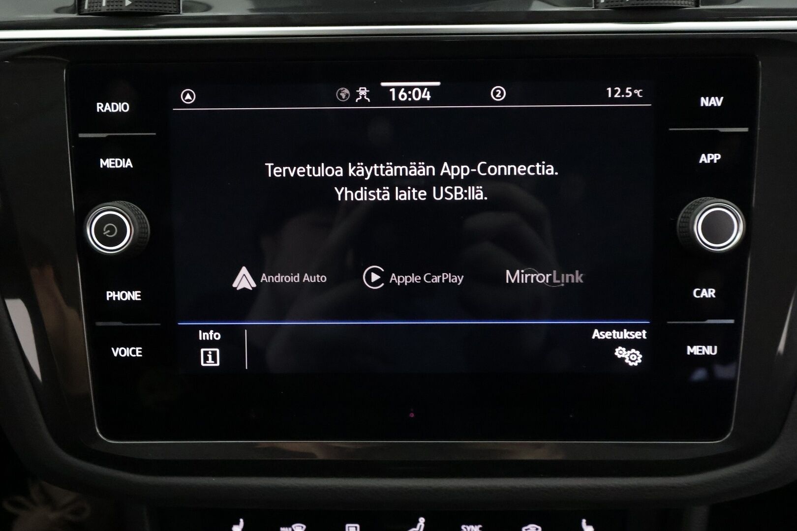 Volkswagen Tiguan 2023 1.5 TSI Style Business Limited 110kW  DSG - KATSO MIHIN HINTAAN! | ACC | Matrix-LED | Webasto | Peruutuskamera | Hierovat sporttipenkit | Keyless | 1.Om Suomi-auto | Kahdet Renkaat | Huippuvarusteet