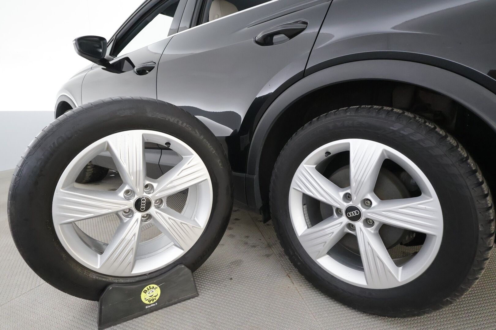 Audi Q4 e-tron 2023 40 e-tron Sportback * ACC / P.kamera / ILP / Sonos / LED / Navi / Koukku / Sähköluukku * - 1.Om Suomi-auto / Akku kuntotarkastettu SoH 93.5% / Kahdet renkaat aluvanteilla 