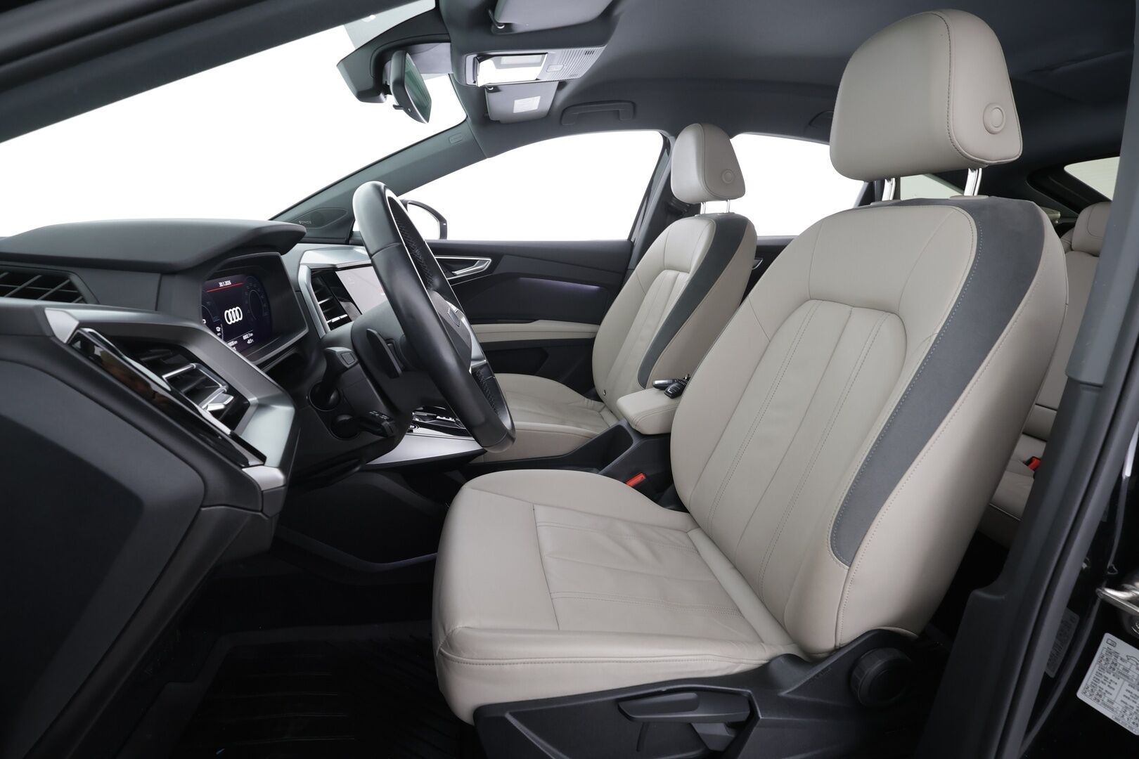 Audi Q4 e-tron 2023 40 e-tron Sportback * ACC / P.kamera / ILP / Sonos / LED / Navi / Koukku / Sähköluukku * - 1.Om Suomi-auto / Akku kuntotarkastettu SoH 93.5% / Kahdet renkaat aluvanteilla 