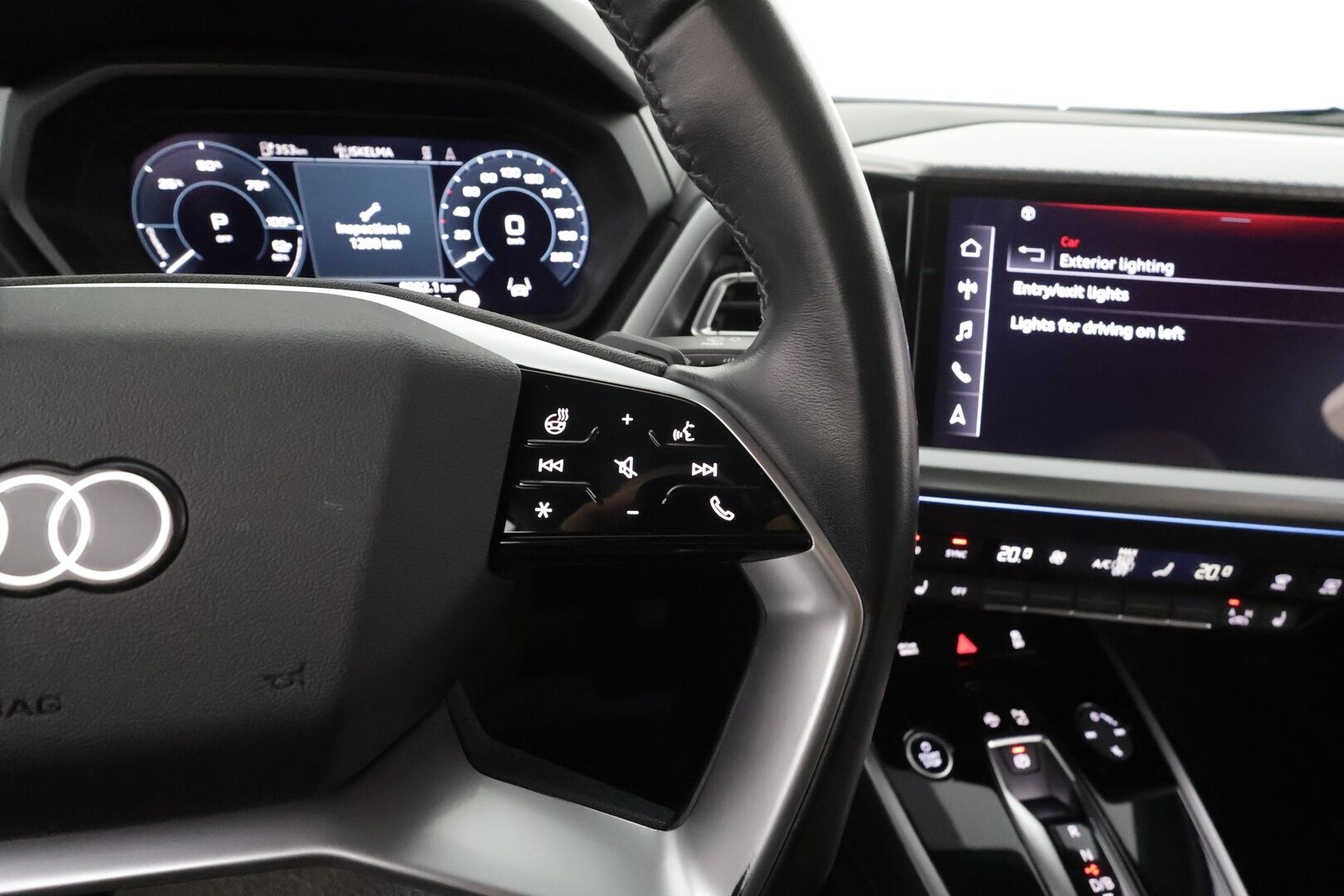 Audi Q4 e-tron 2023 40 e-tron Sportback * ACC / P.kamera / ILP / Sonos / LED / Navi / Koukku / Sähköluukku * - 1.Om Suomi-auto / Kahdet renkaat aluvanteilla 