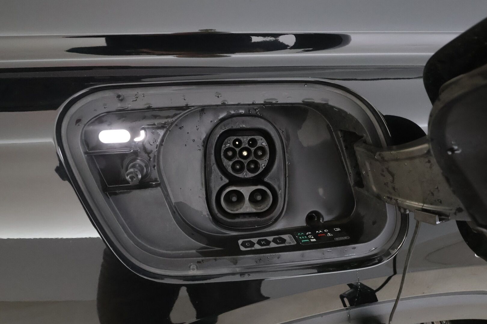 Audi Q4 e-tron 2023 40 e-tron Sportback * ACC / P.kamera / ILP / Sonos / LED / Navi / Koukku / Sähköluukku * - 1.Om Suomi-auto / Akku kuntotarkastettu SoH 93.5% / Kahdet renkaat aluvanteilla 