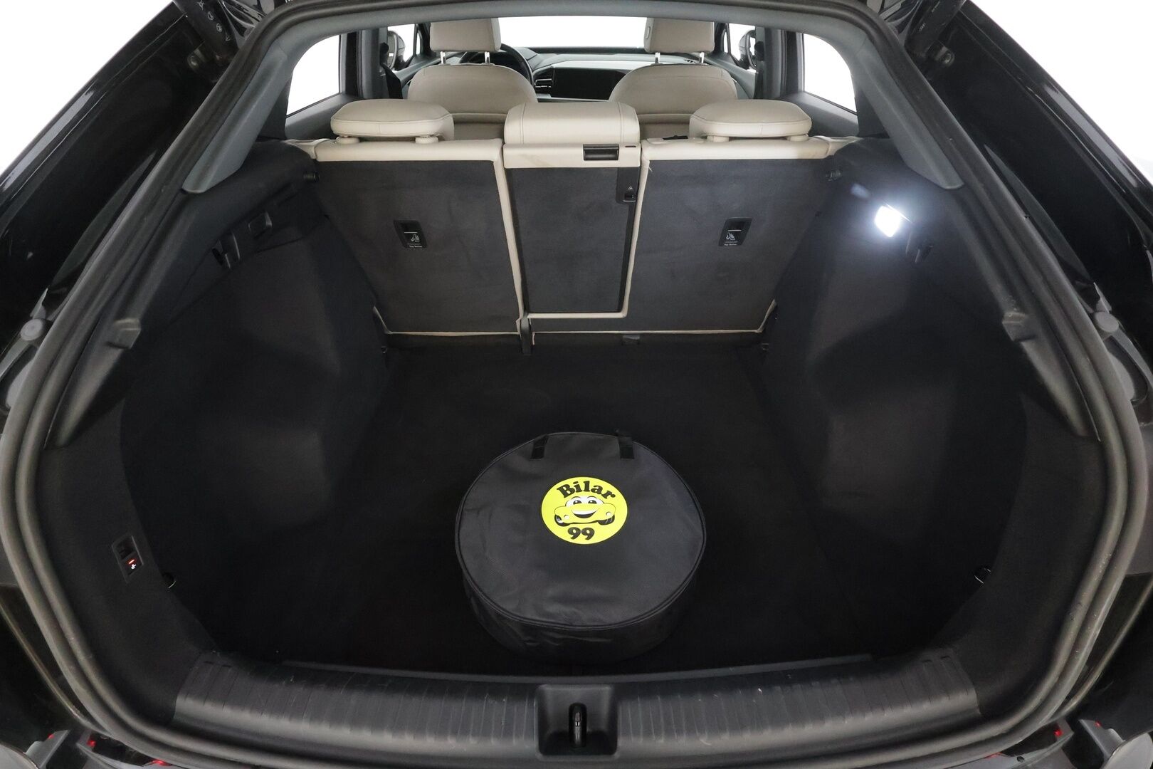 Audi Q4 e-tron 2023 40 e-tron Sportback * ACC / P.kamera / ILP / Sonos / LED / Navi / Koukku / Sähköluukku * - 1.Om Suomi-auto / Kahdet renkaat aluvanteilla 