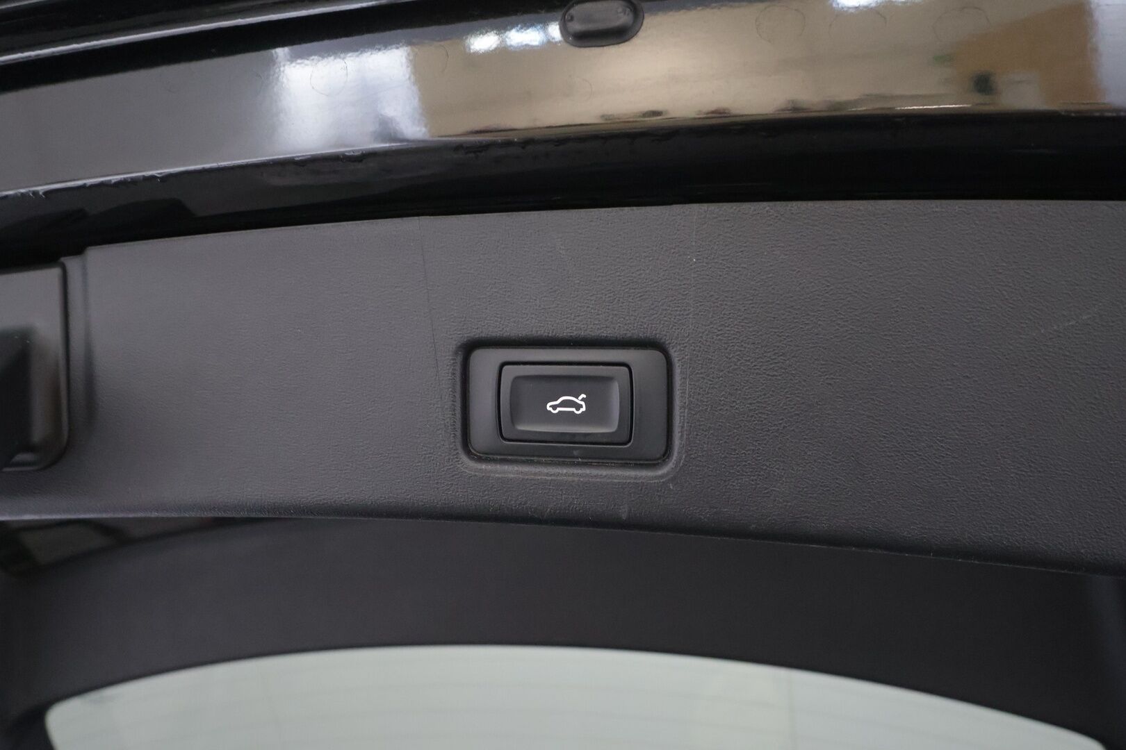 Audi Q4 e-tron 2023 40 e-tron Sportback * ACC / P.kamera / ILP / Sonos / LED / Navi / Koukku / Sähköluukku * - 1.Om Suomi-auto / Akku kuntotarkastettu SoH 93.5% / Kahdet renkaat aluvanteilla 