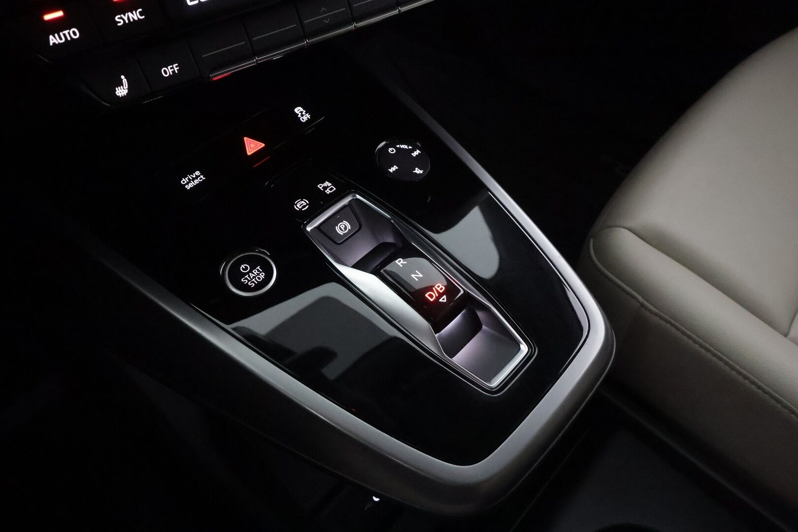 Audi Q4 e-tron 2023 40 e-tron Sportback * ACC / P.kamera / ILP / Sonos / LED / Navi / Koukku / Sähköluukku * - 1.Om Suomi-auto / Kahdet renkaat aluvanteilla 