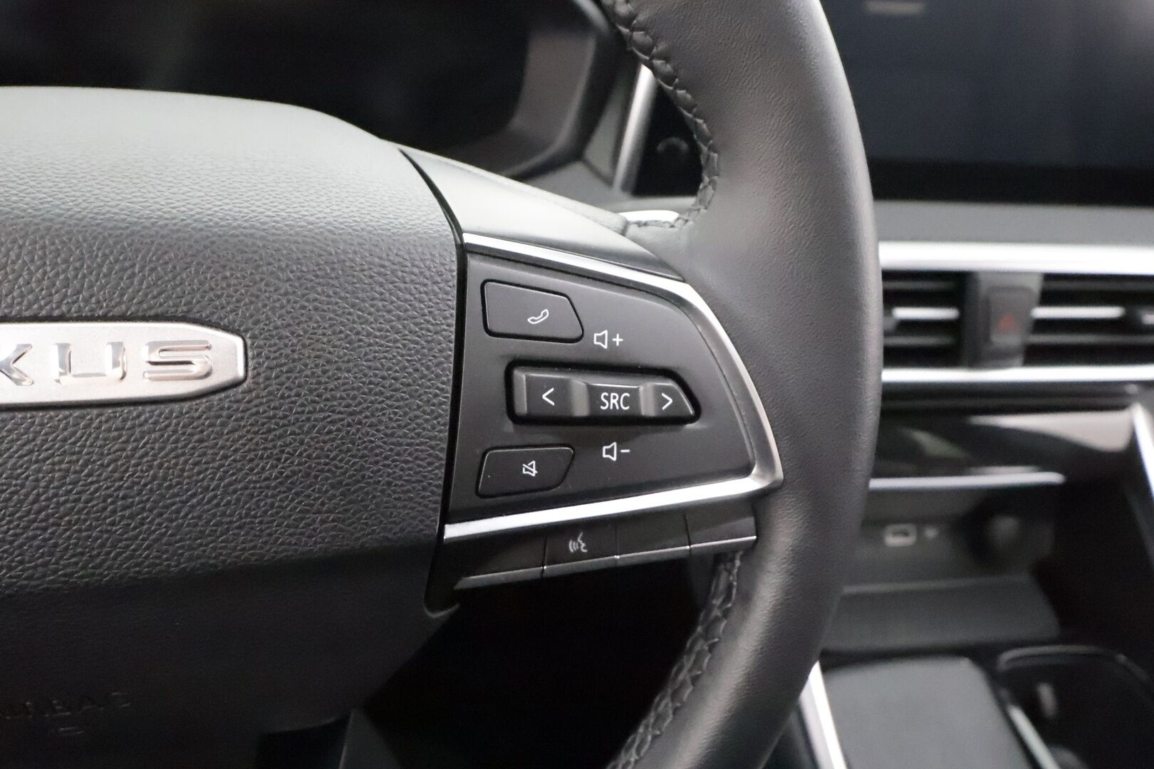 Maxus Euniq 5 2024 Grand Wagon 6-P 177hv - Exclusive * 360 / ACC / Full-LED / Panorama / Kaistavahti / Digimittaristo / Keyless * - 1-om Suomi-auto / Kahdet renkaat aluvanteilla