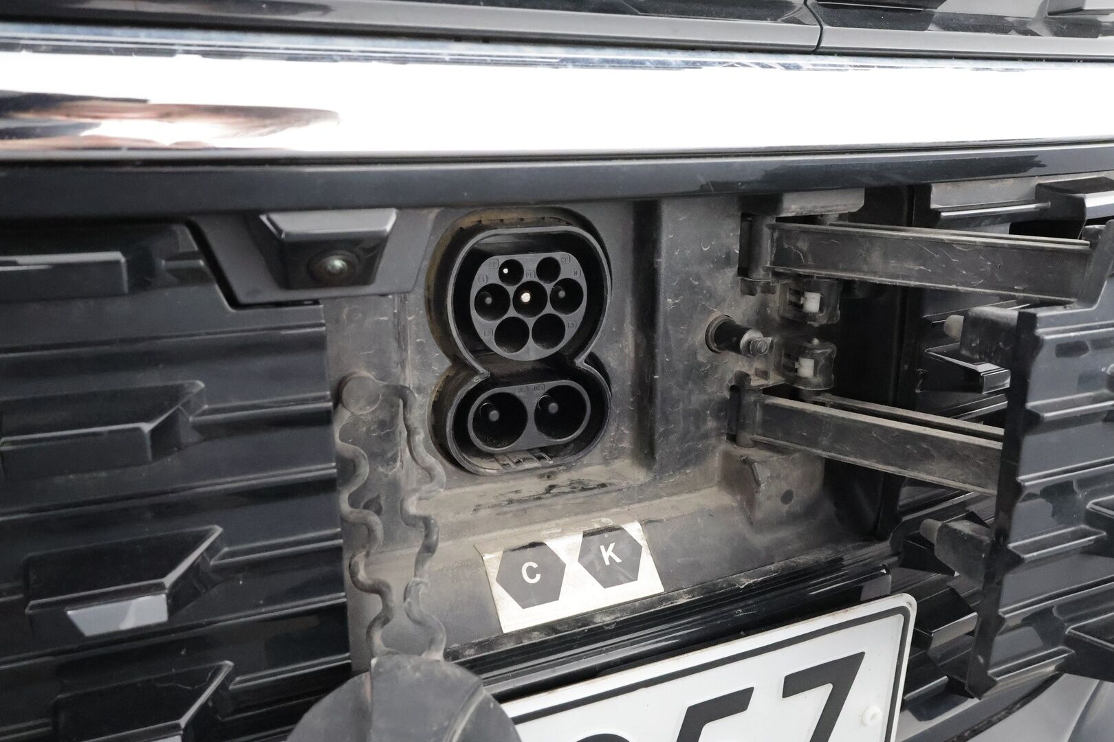 Maxus Euniq 5 2024 Grand Wagon 6-P 177hv - Exclusive * 360 / ACC / Full-LED / Panorama / Kaistavahti / Digimittaristo / Keyless * - 1-om Suomi-auto / Kahdet renkaat aluvanteilla