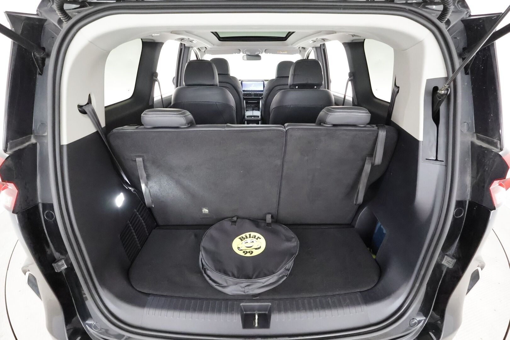 Maxus Euniq 5 2024 Grand Wagon 6-P 177hv - Exclusive * 360 / ACC / Full-LED / Panorama / Kaistavahti / Digimittaristo / Keyless * - 1-om Suomi-auto / Kahdet renkaat aluvanteilla