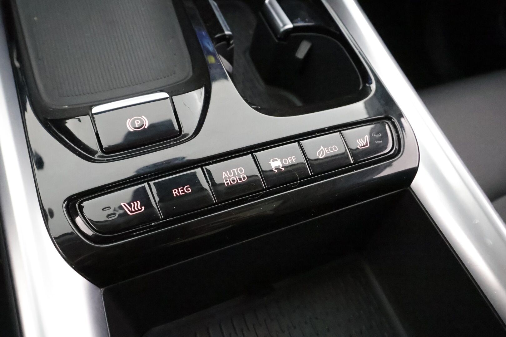 Maxus Euniq 5 2024 Grand Wagon 6-P 177hv - Exclusive * 360 / ACC / Full-LED / Panorama / Kaistavahti / Digimittaristo / Keyless * - 1-om Suomi-auto / Kahdet renkaat aluvanteilla