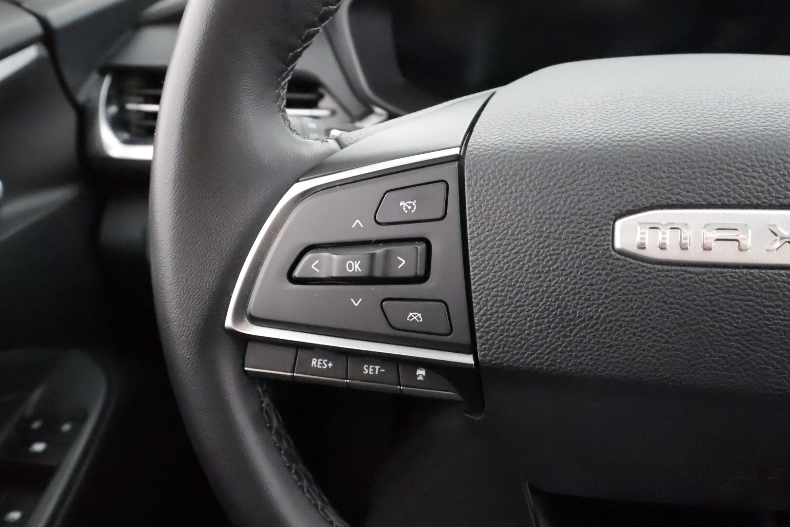 Maxus Euniq 5 2024 Grand Wagon 6-P 177hv - Exclusive * 360 / ACC / Full-LED / Panorama / Kaistavahti / Digimittaristo / Keyless * - 1-om Suomi-auto / Kahdet renkaat aluvanteilla