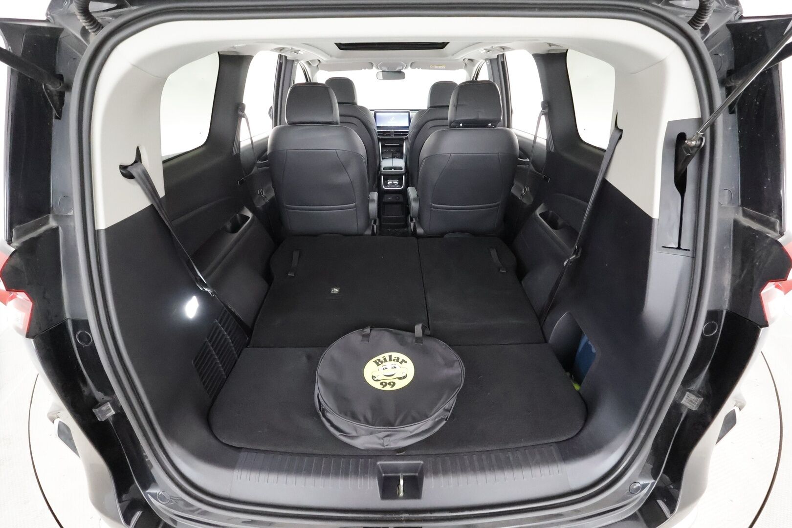 Maxus Euniq 5 2024 Grand Wagon 6-P 177hv - Exclusive * 360 / ACC / Full-LED / Panorama / Kaistavahti / Digimittaristo / Keyless * - 1-om Suomi-auto / Kahdet renkaat aluvanteilla