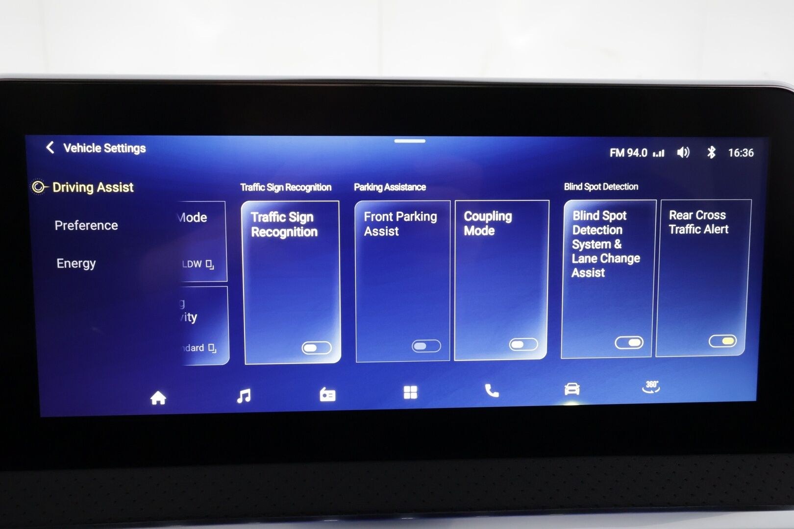 Maxus Euniq 5 2024 Grand Wagon 6-P 177hv - Exclusive * 360 / ACC / Full-LED / Panorama / Kaistavahti / Digimittaristo / Keyless * - 1-om Suomi-auto / Kahdet renkaat aluvanteilla