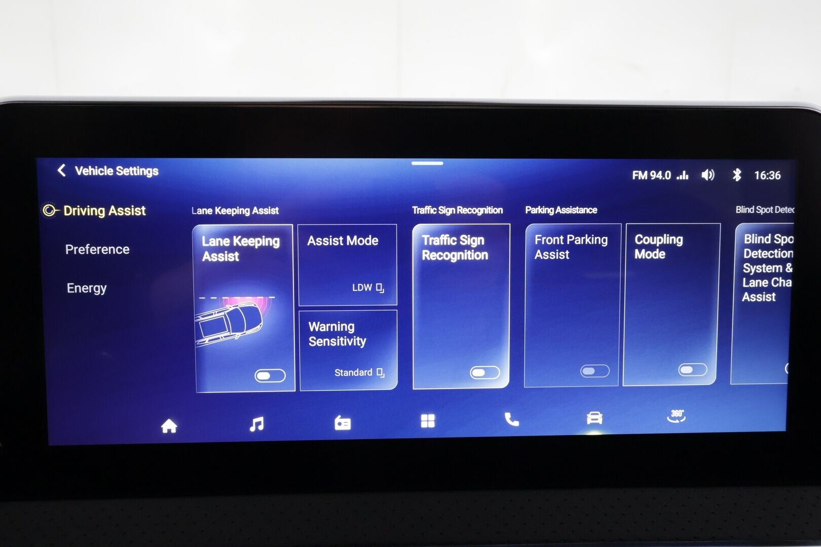 Maxus Euniq 5 2024 Grand Wagon 6-P 177hv - Exclusive * 360 / ACC / Full-LED / Panorama / Kaistavahti / Digimittaristo / Keyless * - 1-om Suomi-auto / Kahdet renkaat aluvanteilla