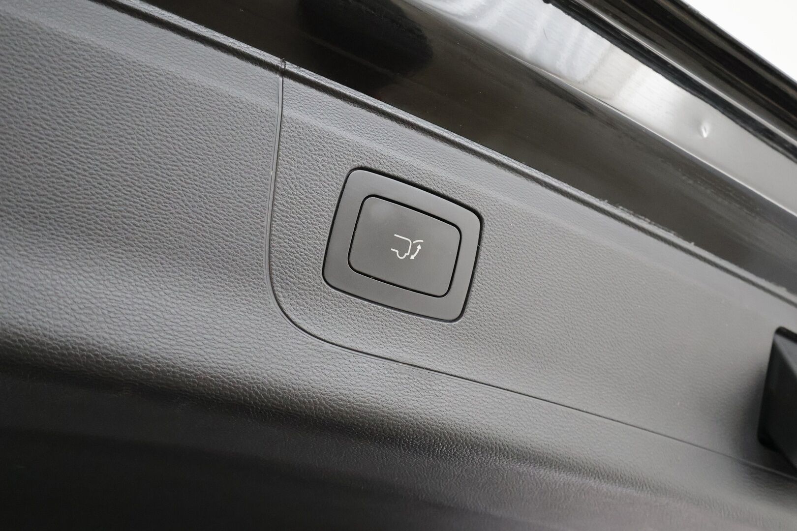 Maxus Euniq 5 2024 Grand Wagon 6-P 177hv - Exclusive * 360 / ACC / Full-LED / Panorama / Kaistavahti / Digimittaristo / Keyless * - 1-om Suomi-auto / Kahdet renkaat aluvanteilla