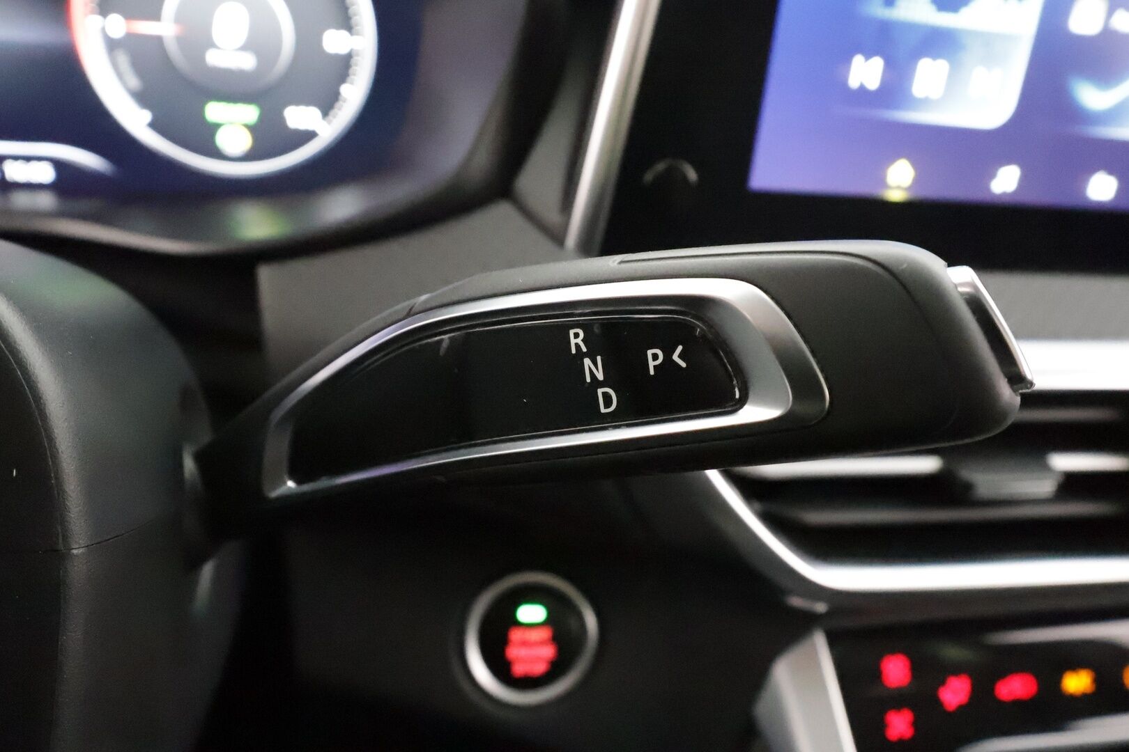 Maxus Euniq 5 2024 Grand Wagon 6-P 177hv - Exclusive * 360 / ACC / Full-LED / Panorama / Kaistavahti / Digimittaristo / Keyless * - 1-om Suomi-auto / Kahdet renkaat aluvanteilla