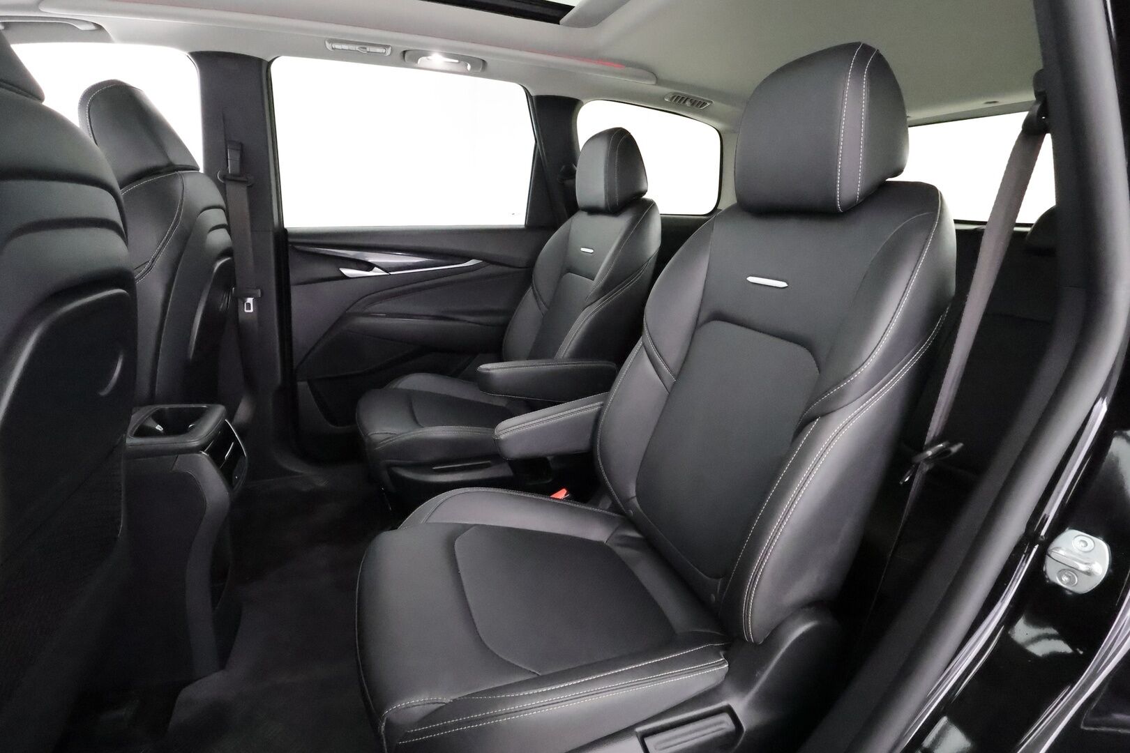 Maxus Euniq 5 2023 Grand Wagon 6 paikkainen 177hv - Exclusive - | ACC | Panorama | Nahkaverhoilu | Sähköpenkit | 360° kamera | Keyless | Digimittaristo | Ambient Light | BSM | Lane Assist | 2x renkaat aluin |