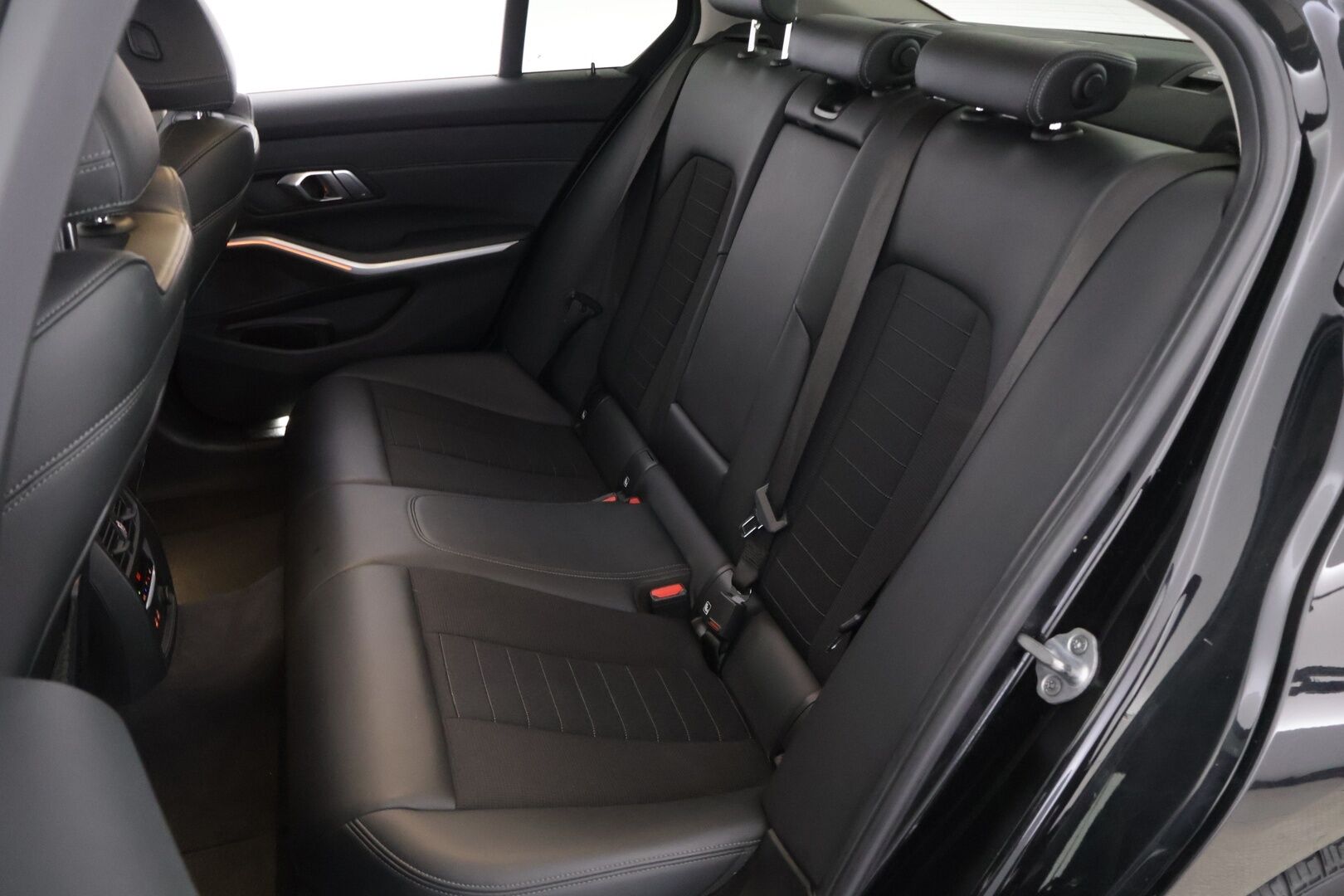 BMW 330E 2020 G20 Sedan Business Sport ** Uusi korimalli /Sport-penkit / Puolnahat / P-tutkat / Apple carplay & Android auto**
